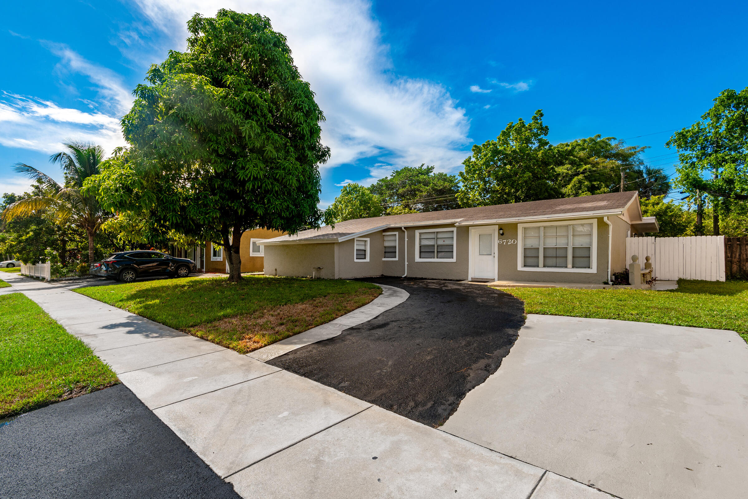Foto de propiedad en 6720 SW 17TH Street, North Lauderdale, FL 33068 North Lauderdale con MLS# 