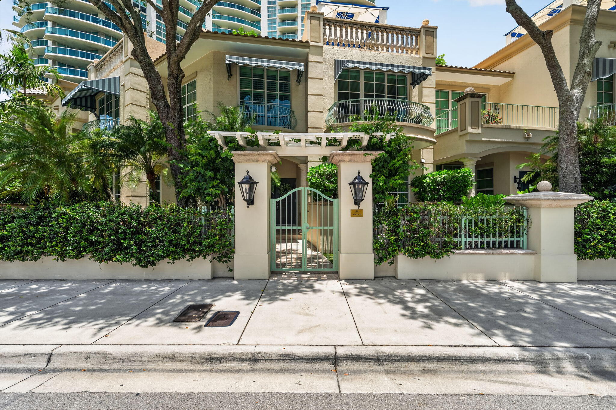 Foto de propiedad en 411 N NEW RIVER Drive E V-2, Fort Lauderdale, FL 33301 Fort Lauderdale con MLS# 