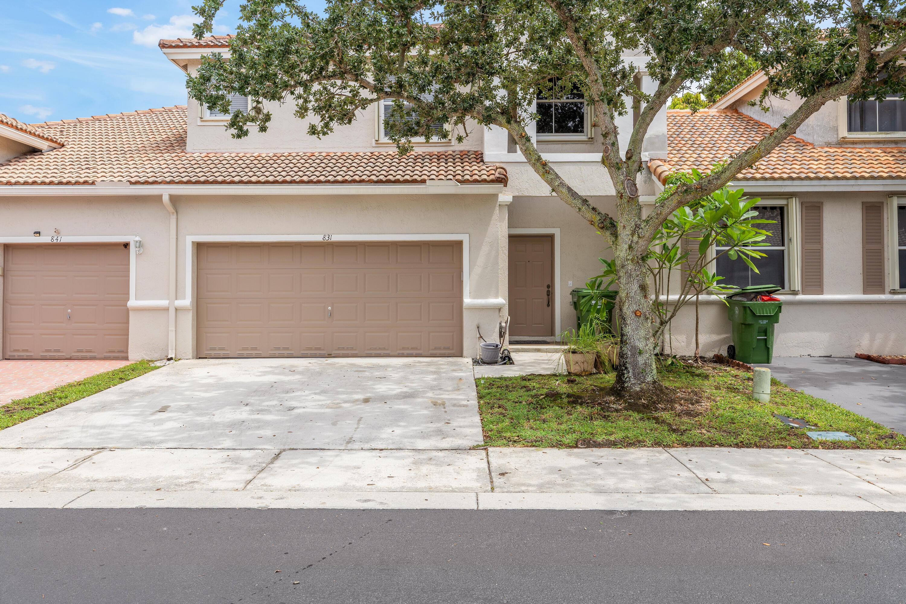Foto de propiedad en 831 NW 130TH Avenue, Pembroke Pines, FL 33028 Pembroke Pines con MLS# 