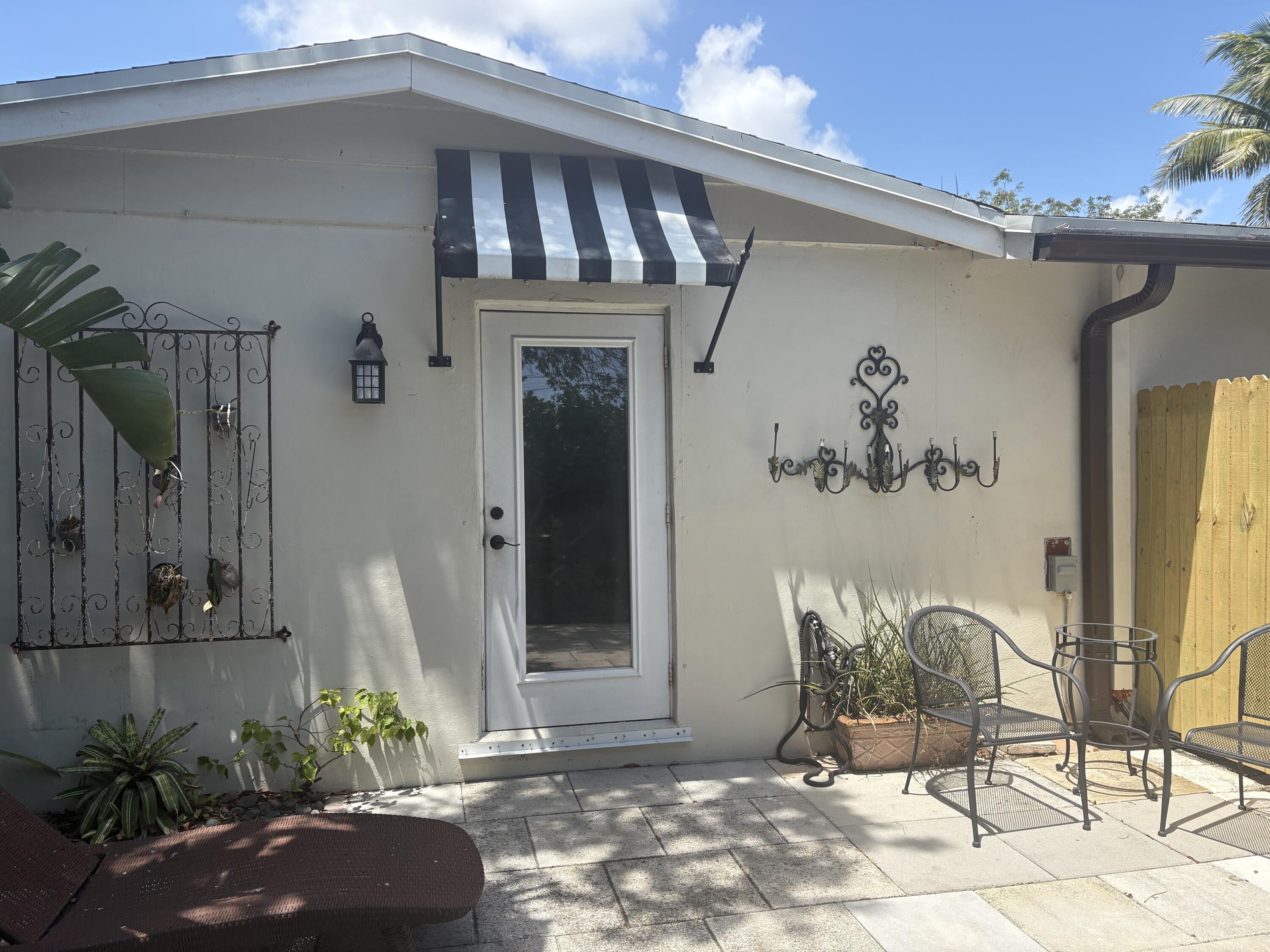 Foto de propiedad en 2565 Meadow Road, West Palm Beach, FL 33406 West Palm Beach con MLS# 