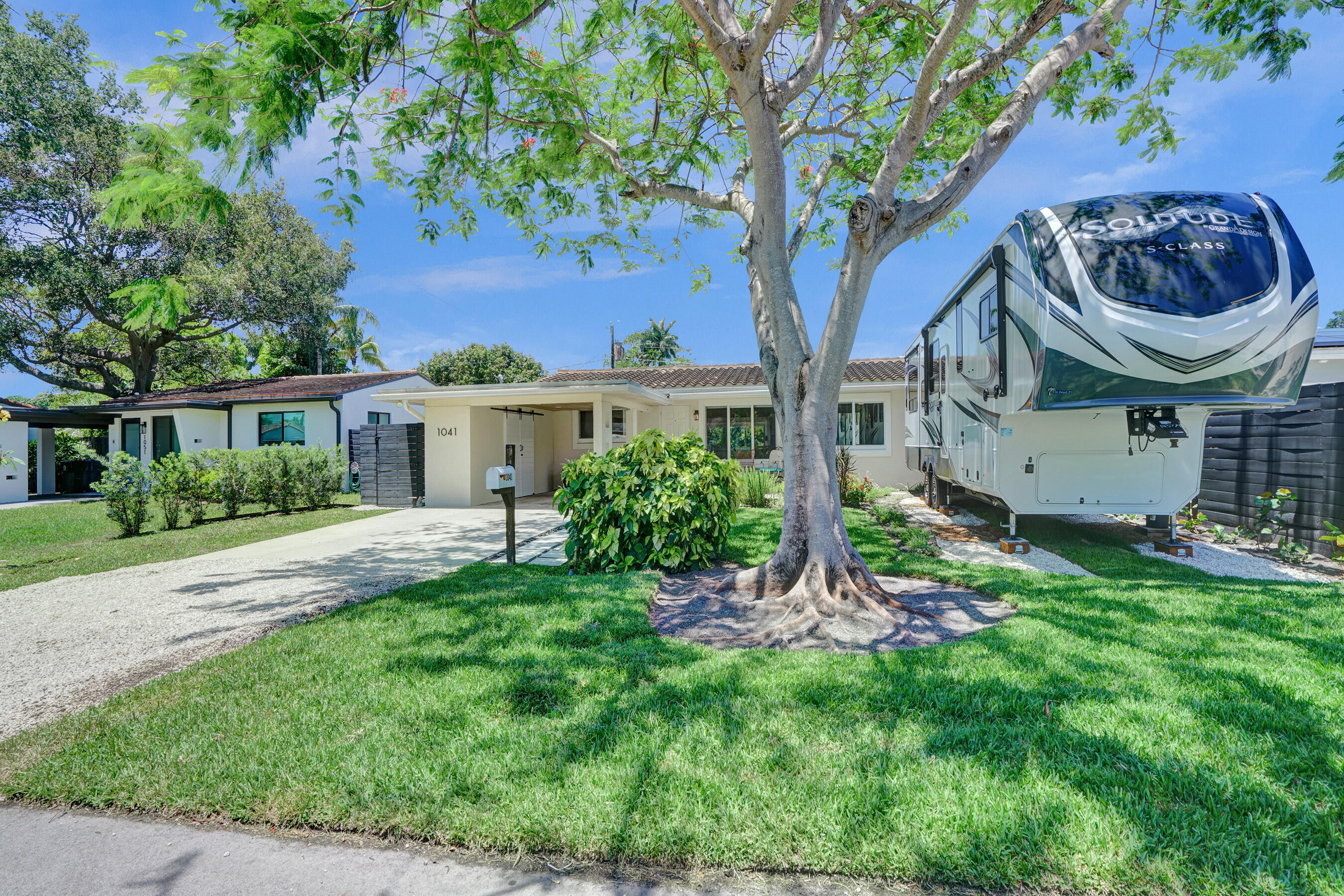 Foto de propiedad en 1041 SW 32ND Street, Fort Lauderdale, FL 33315 Fort Lauderdale con MLS# 