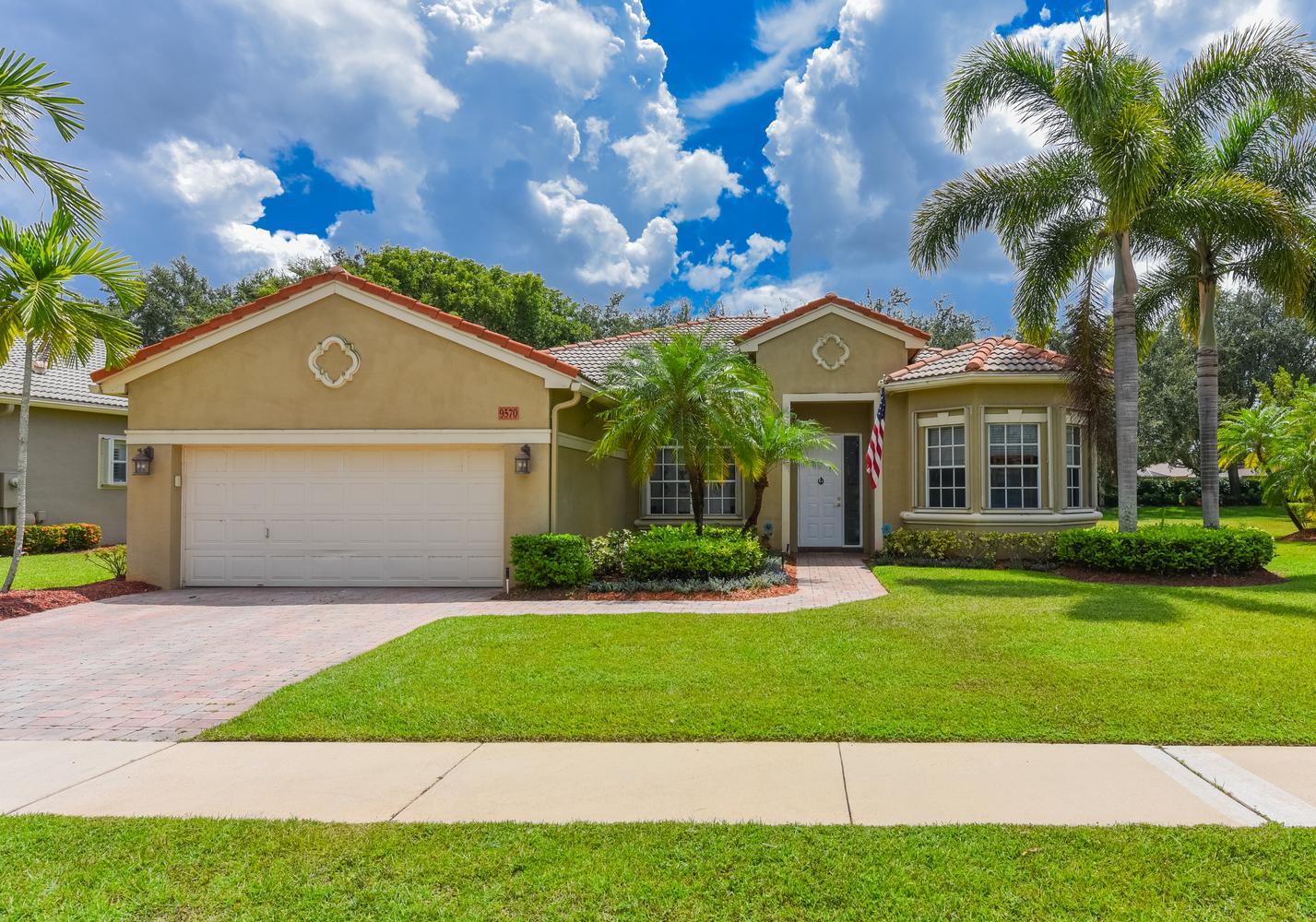 Foto de propiedad en 9570 Lantern Bay Circle, West Palm Beach, FL 33411 West Palm Beach con MLS# 