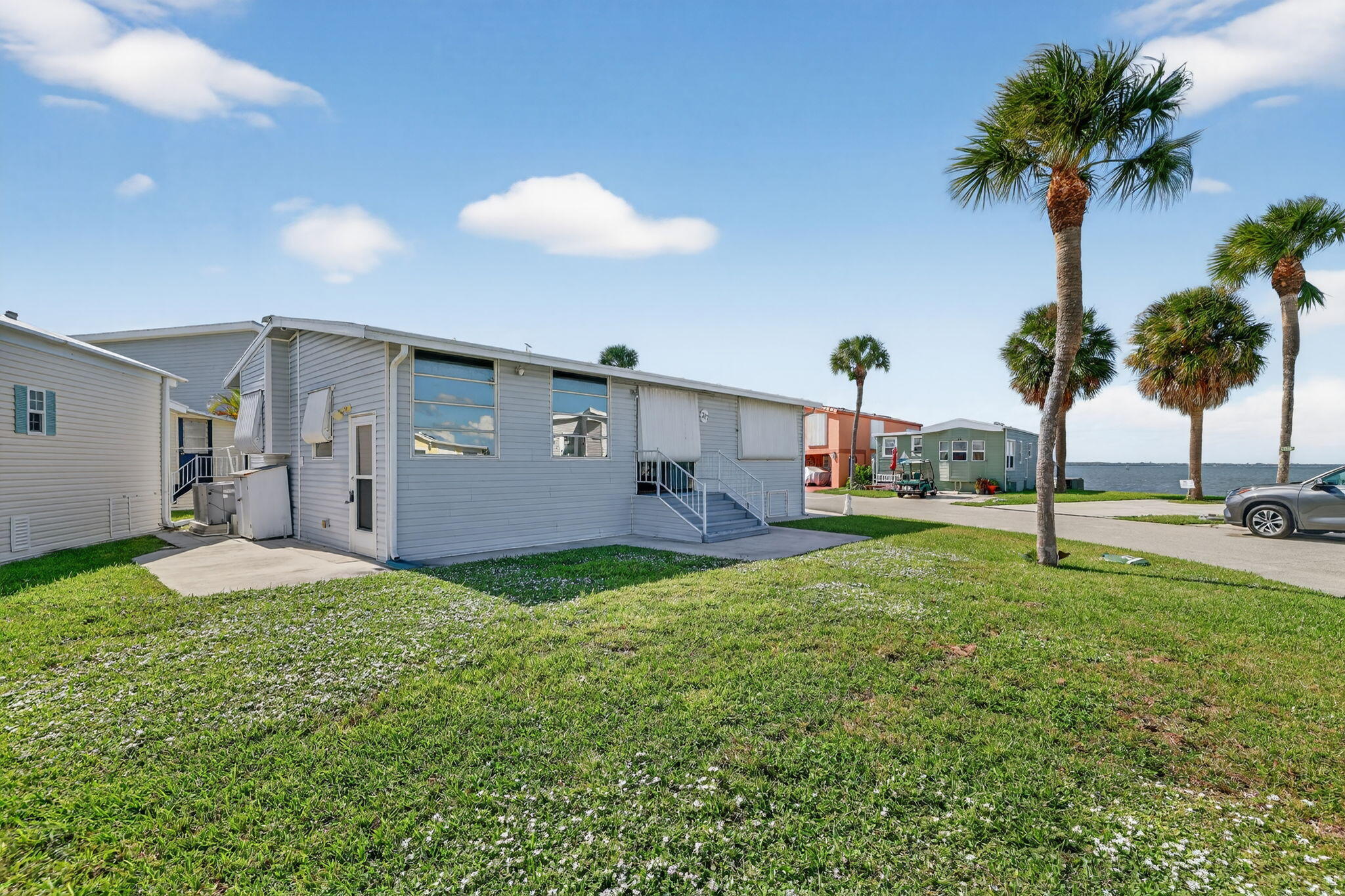 Foto de propiedad en 217 NETTLES Boulevard, Jensen Beach, FL 34957 Jensen Beach con MLS# 
