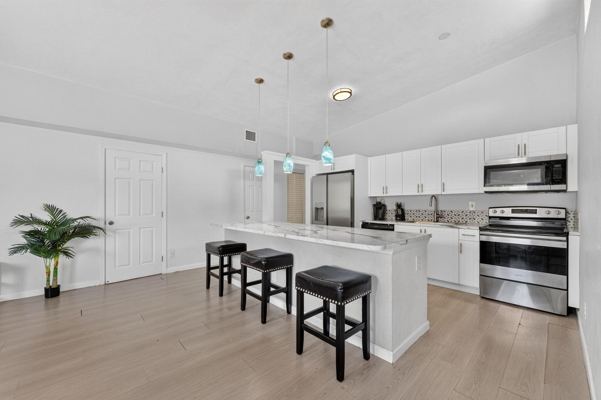 Foto de propiedad en 910 NW 17TH Avenue, Fort Lauderdale, FL 33311 Fort Lauderdale con MLS# 