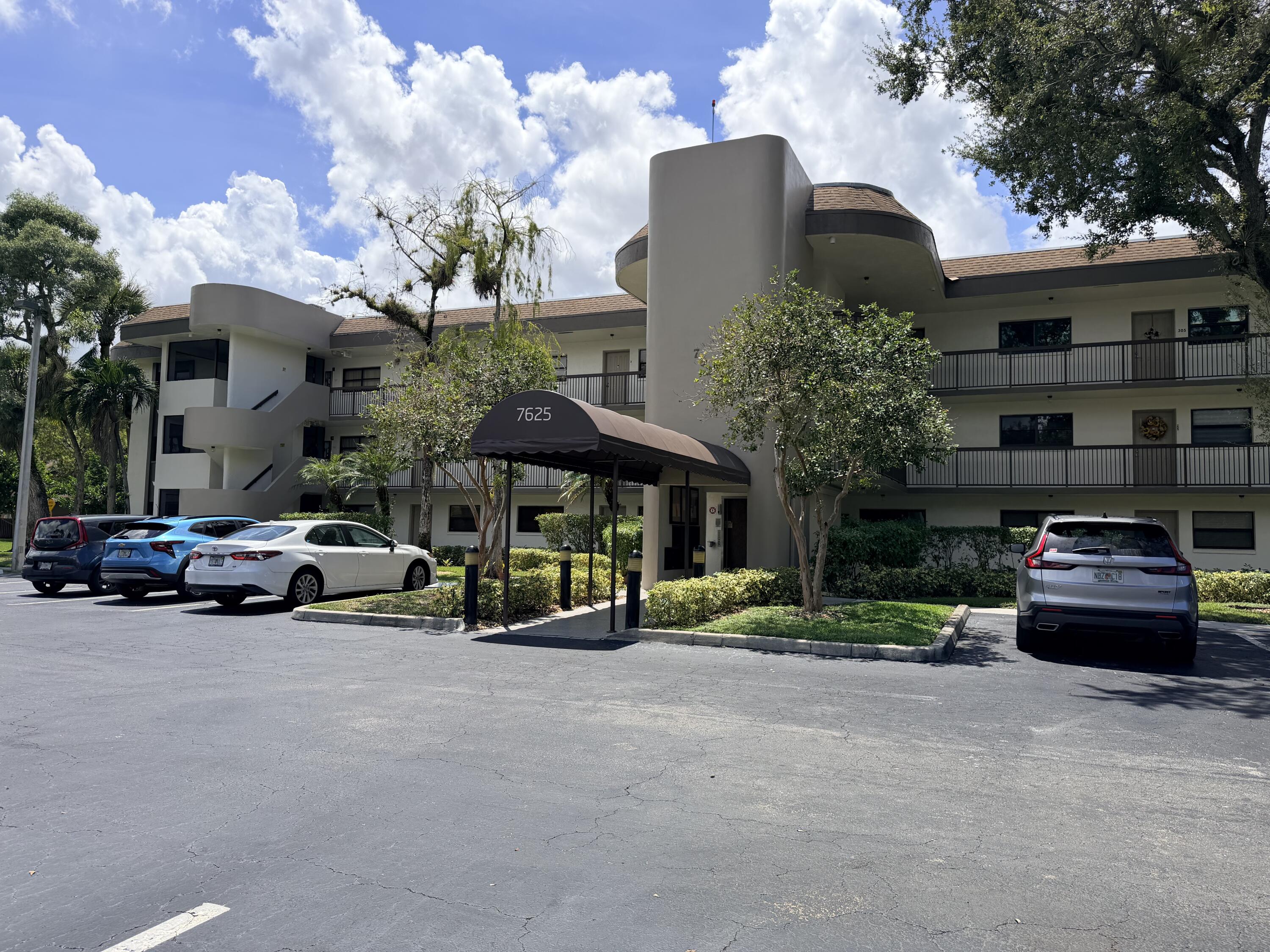 Foto de propiedad en 7625 NW 79th Avenue Unit 107, Tamarac, FL 33321 Tamarac con MLS# 