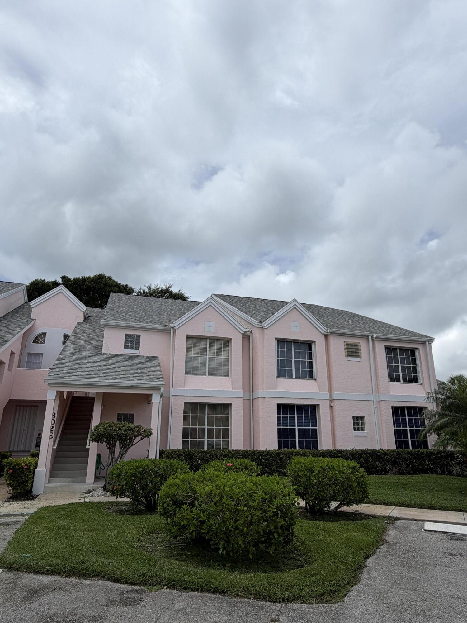 Foto de propiedad en 302 Muirfield Court, Jupiter, FL 33458 Jupiter con MLS# 