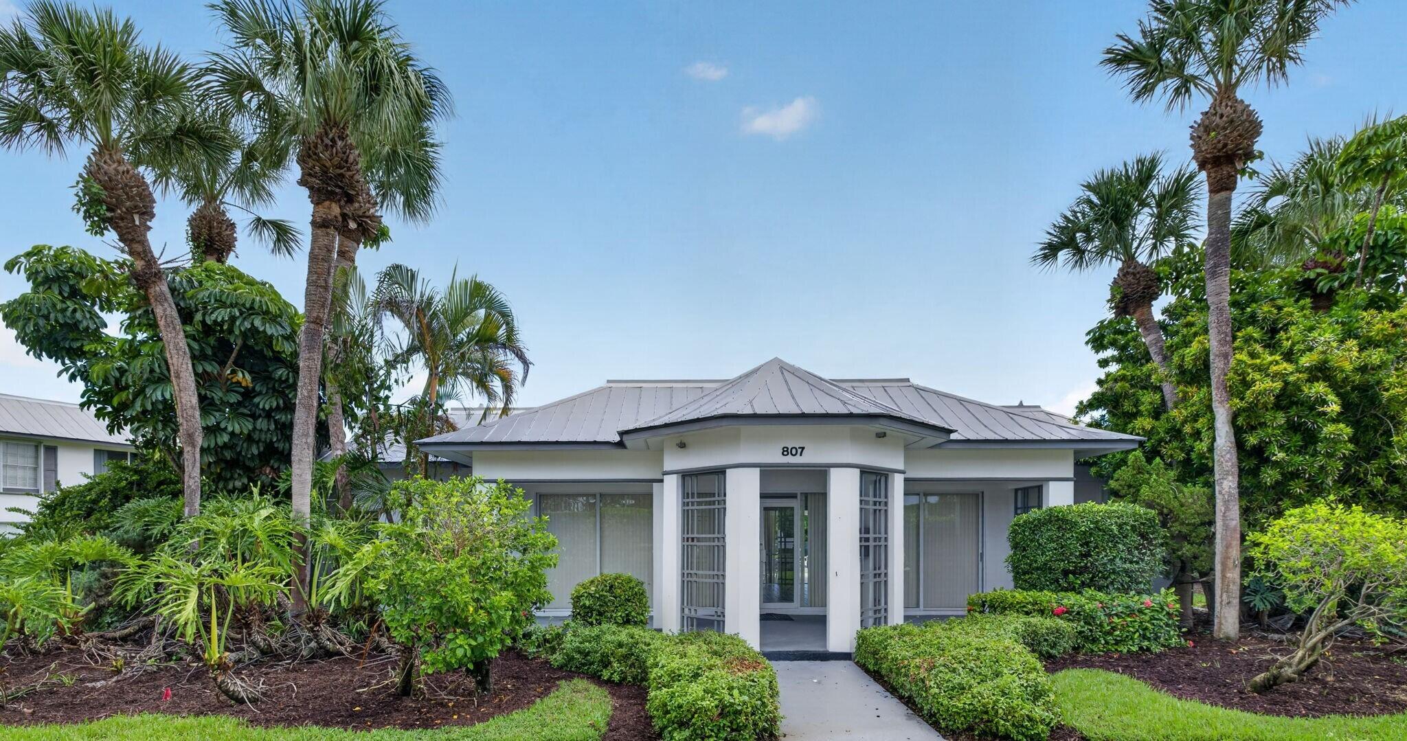 Foto de propiedad en 803 SE CENTRAL Parkway 9, Stuart, FL 34994 Stuart con MLS# 