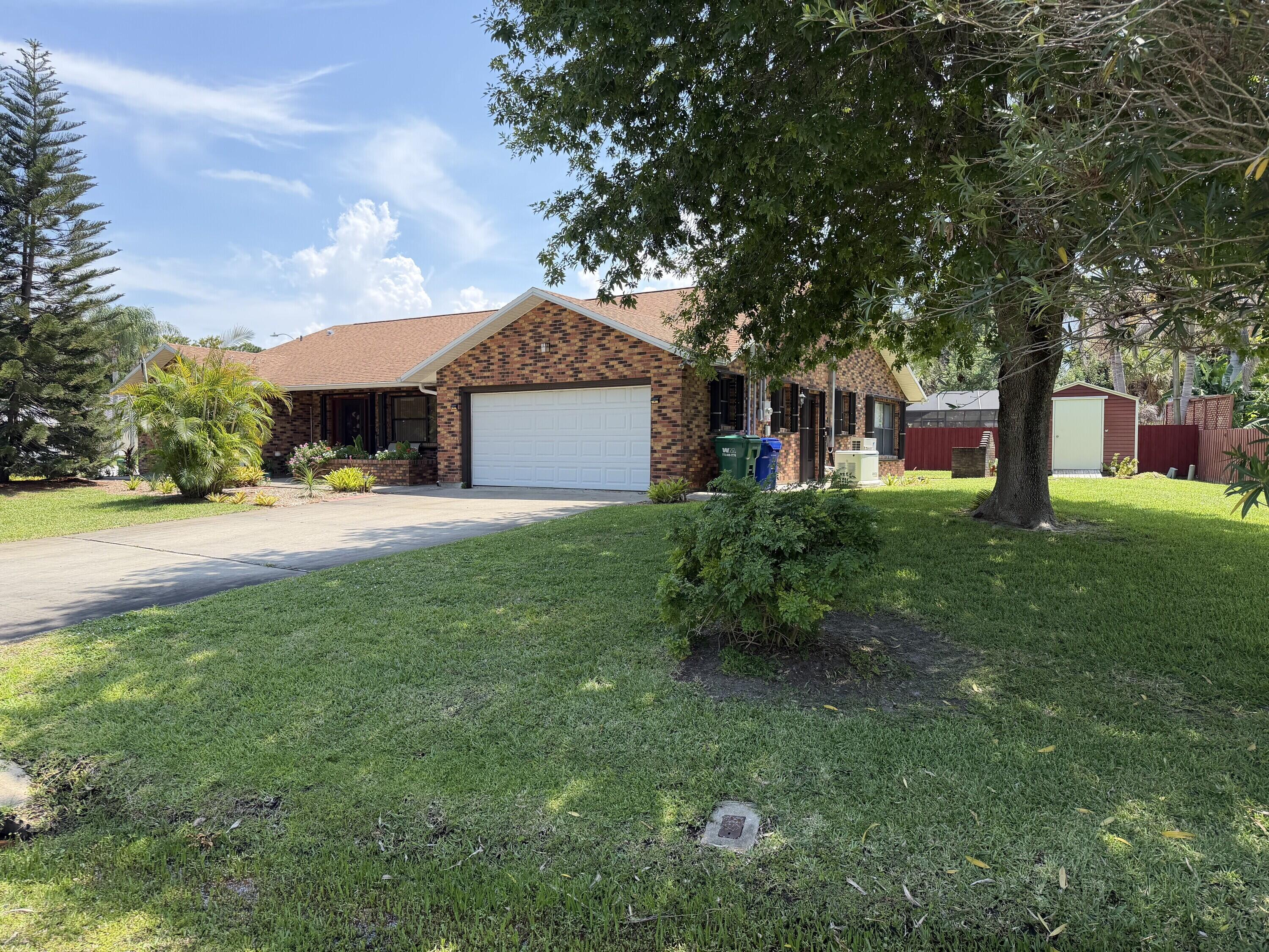 Foto de propiedad en 601 Strait Avenue, Sebastian, FL 32958 Sebastian con MLS# 