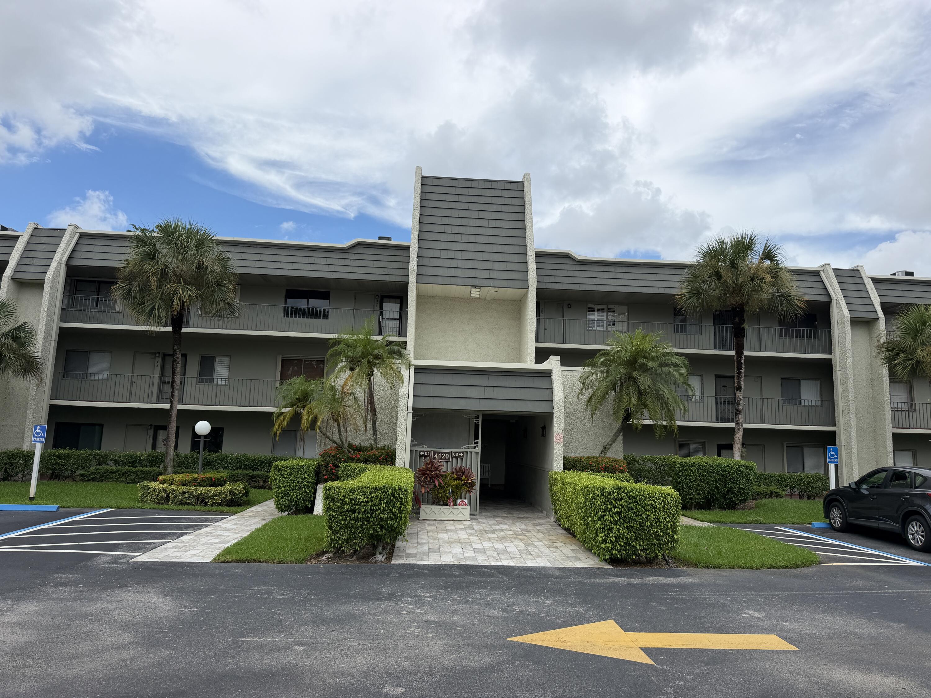 Foto de propiedad en 4120 Tivoli Court 208, Lake Worth, FL 33467 Lake Worth con MLS# 