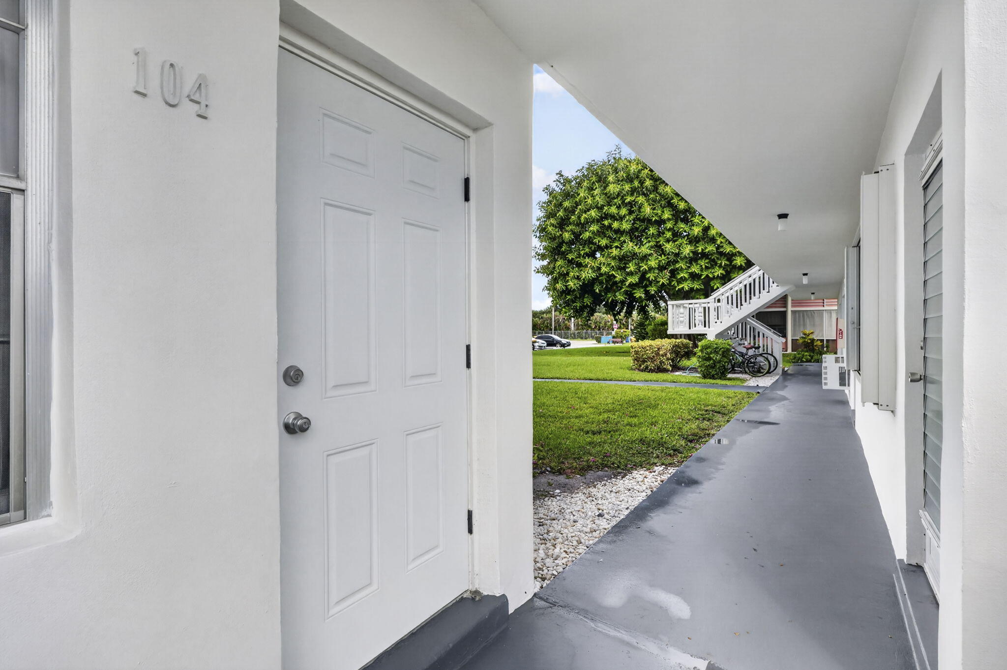 Foto de propiedad en 104 E EASTHAMPTON E 1, West Palm Beach, FL 33417 West Palm Beach con MLS# 