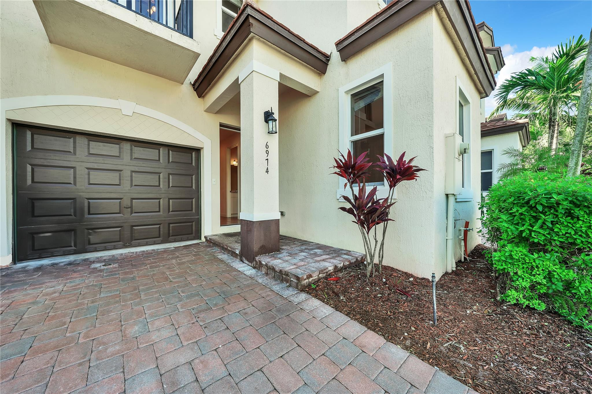 Foto de propiedad en 6974 LONG PINE Circle, Coconut Creek, FL 33073 Coconut Creek con MLS# 