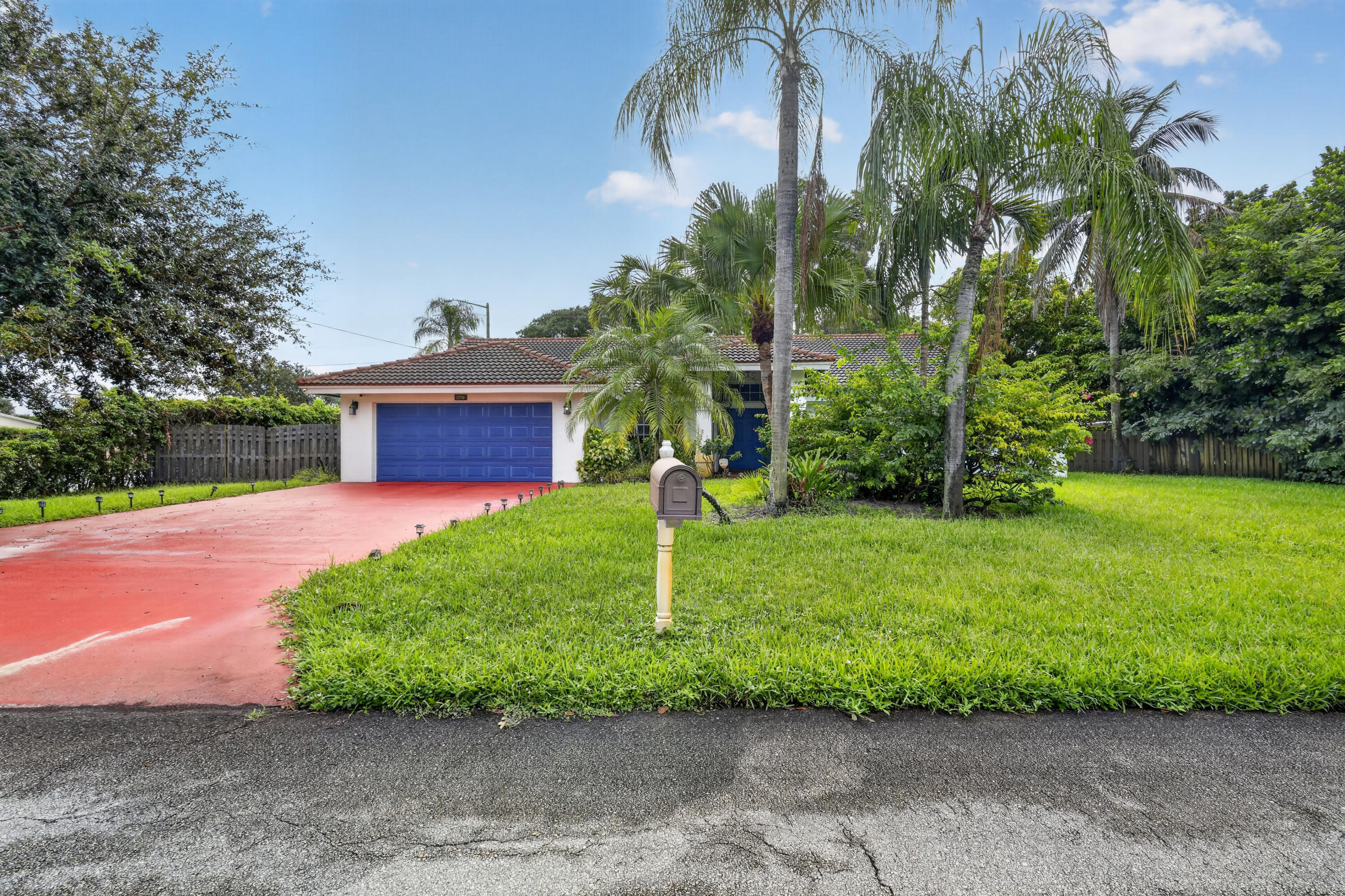 Foto de propiedad en 1770 EMILIO Lane, Palm Springs, FL 33406 Palm Springs con MLS# 