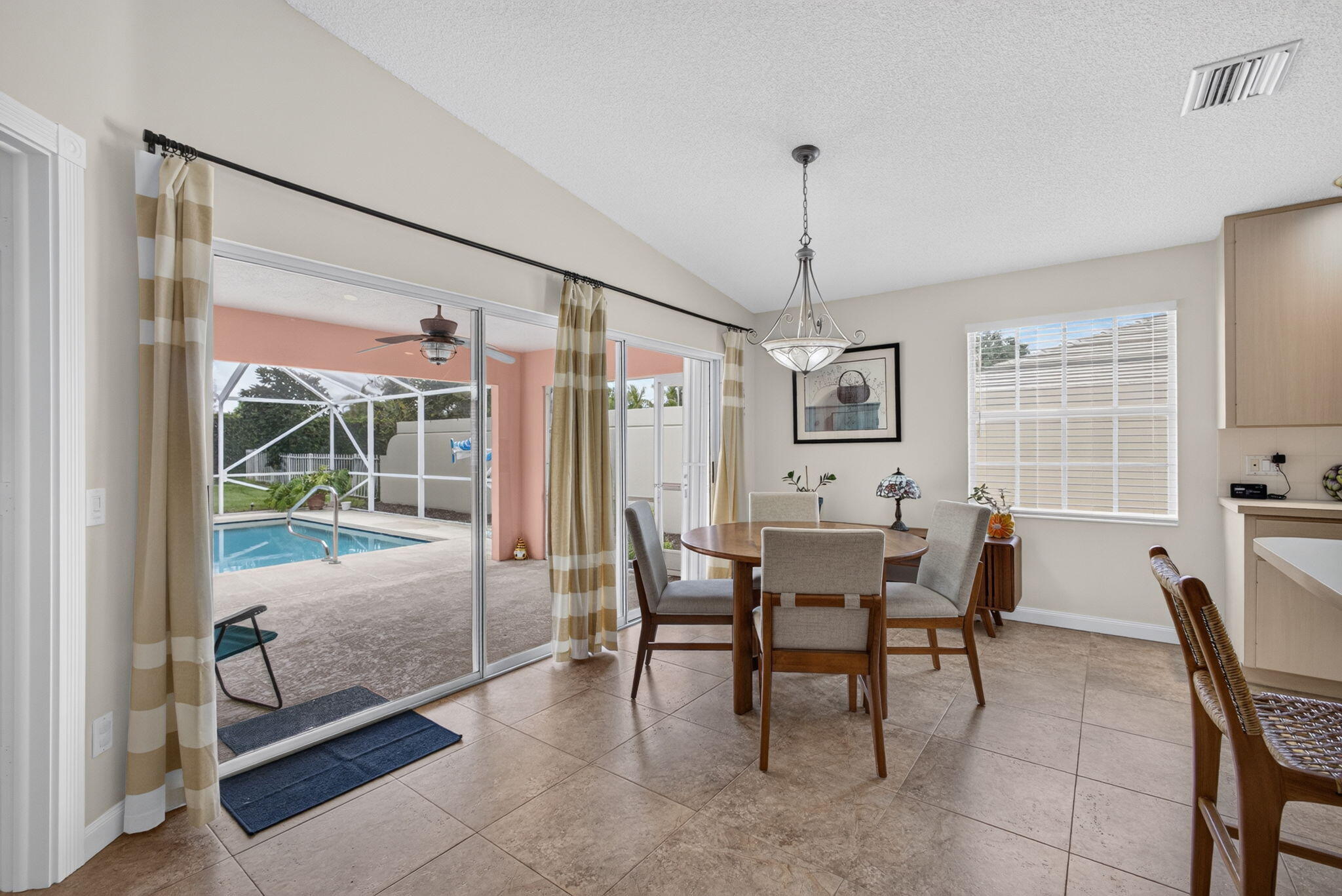 Foto de propiedad en 4238 ROYAL OAK Drive, Palm Beach Gardens, FL 33410 Palm Beach Gardens con MLS# 