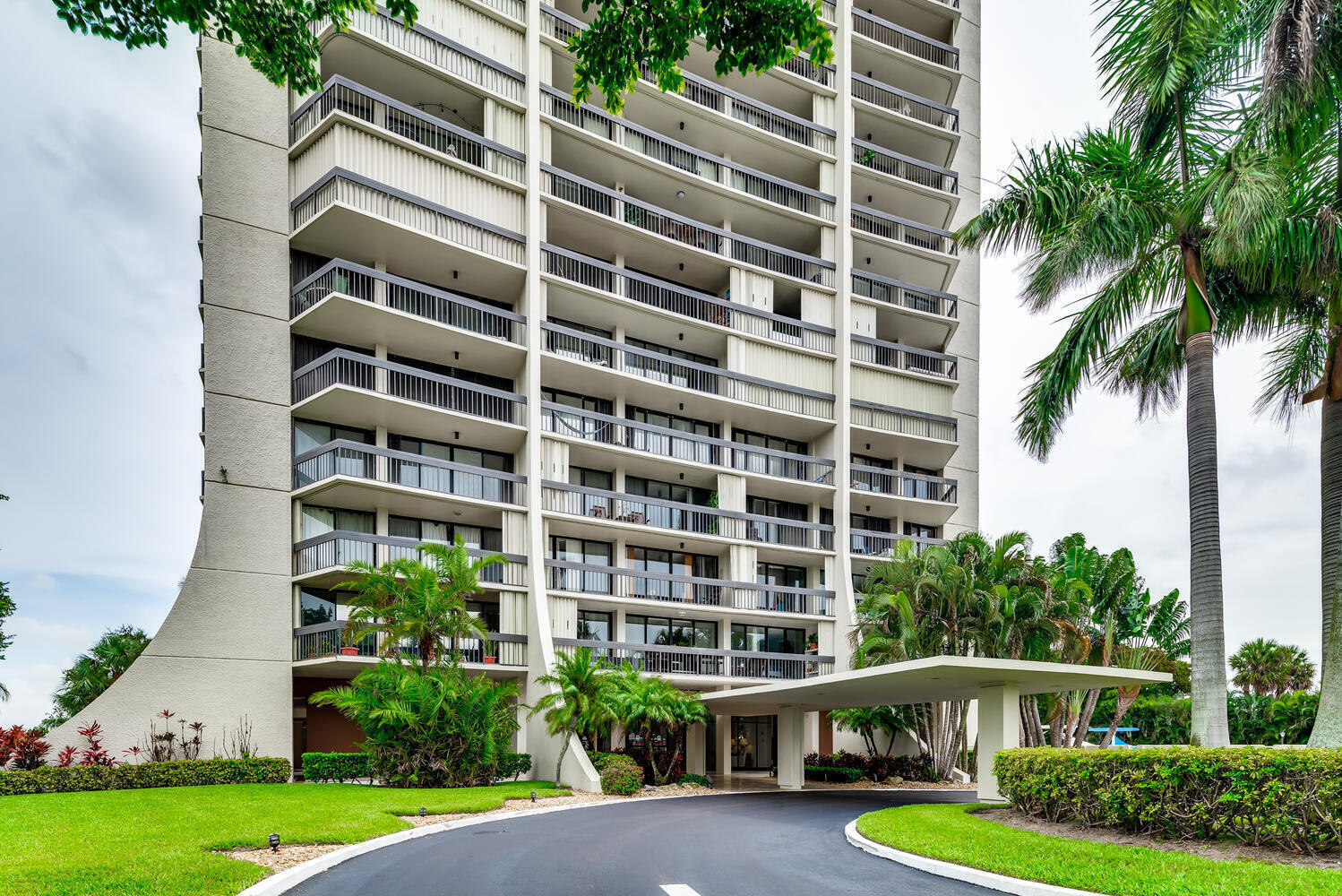 Foto de propiedad en 2000 PRESIDENTIAL Way 603, West Palm Beach, FL 33401 West Palm Beach con MLS# 