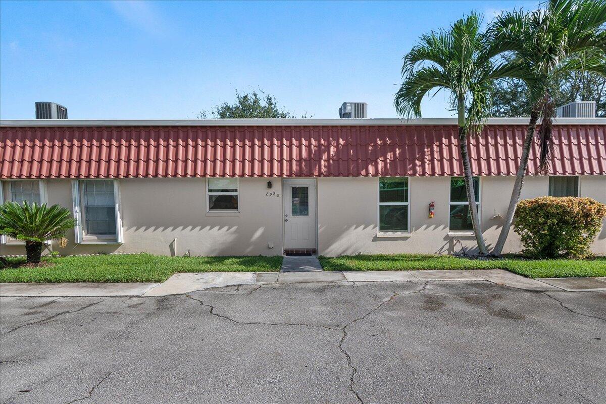 Foto de propiedad en 892 WORCESTER Lane B, Lake Worth, FL 33467 Lake Worth con MLS# 