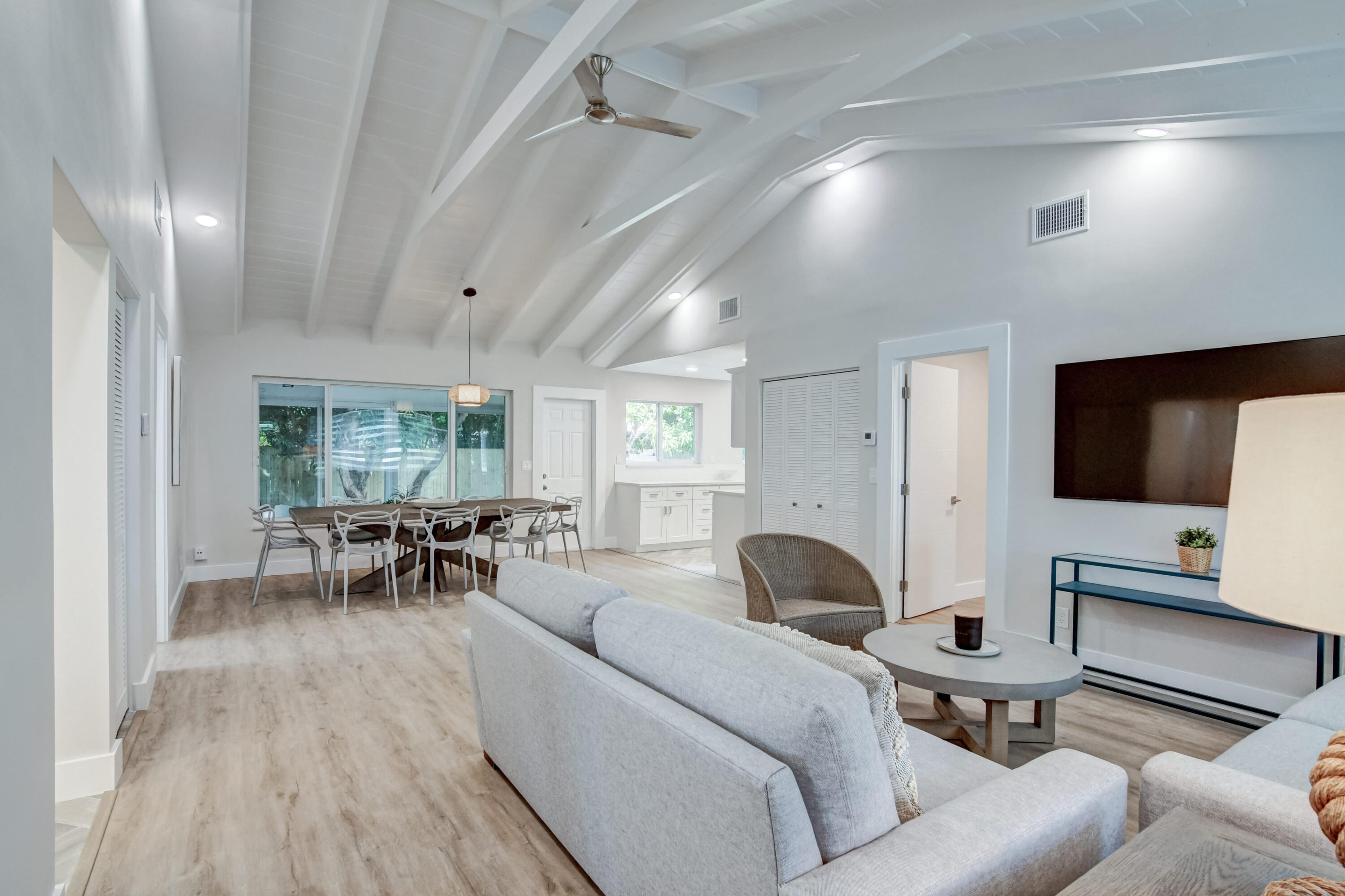 Foto de propiedad en 1910 NE 2nd Avenue, Delray Beach, FL 33444 Delray Beach con MLS# 