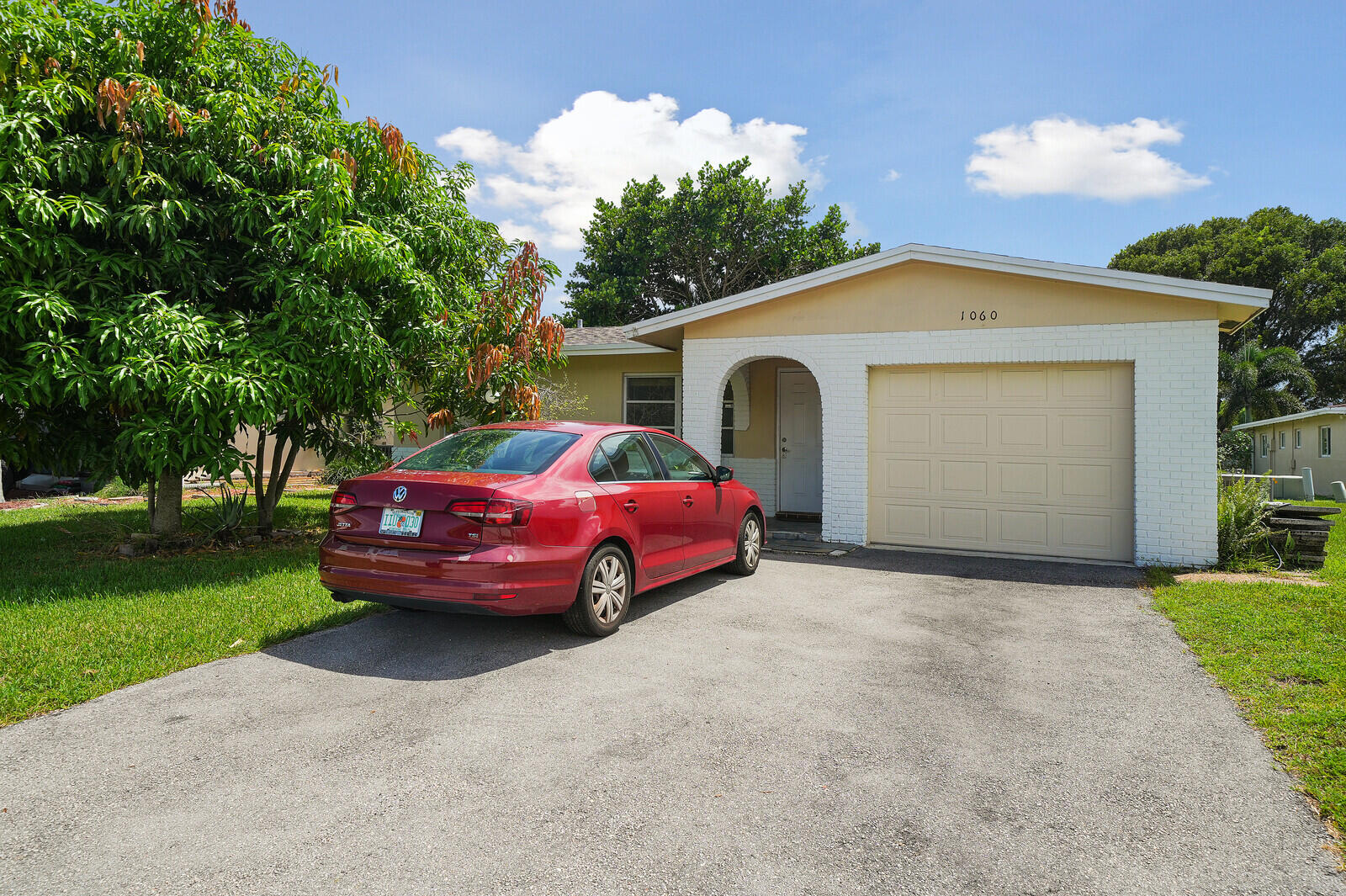 Foto de propiedad en 1060 NW 49th Court, Deerfield Beach, FL 33064 Deerfield Beach con MLS# 