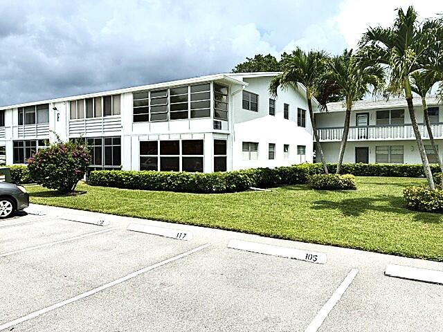 Foto de propiedad en 110 MARKHAM F 110, Deerfield Beach, FL 33442 Deerfield Beach con MLS# 