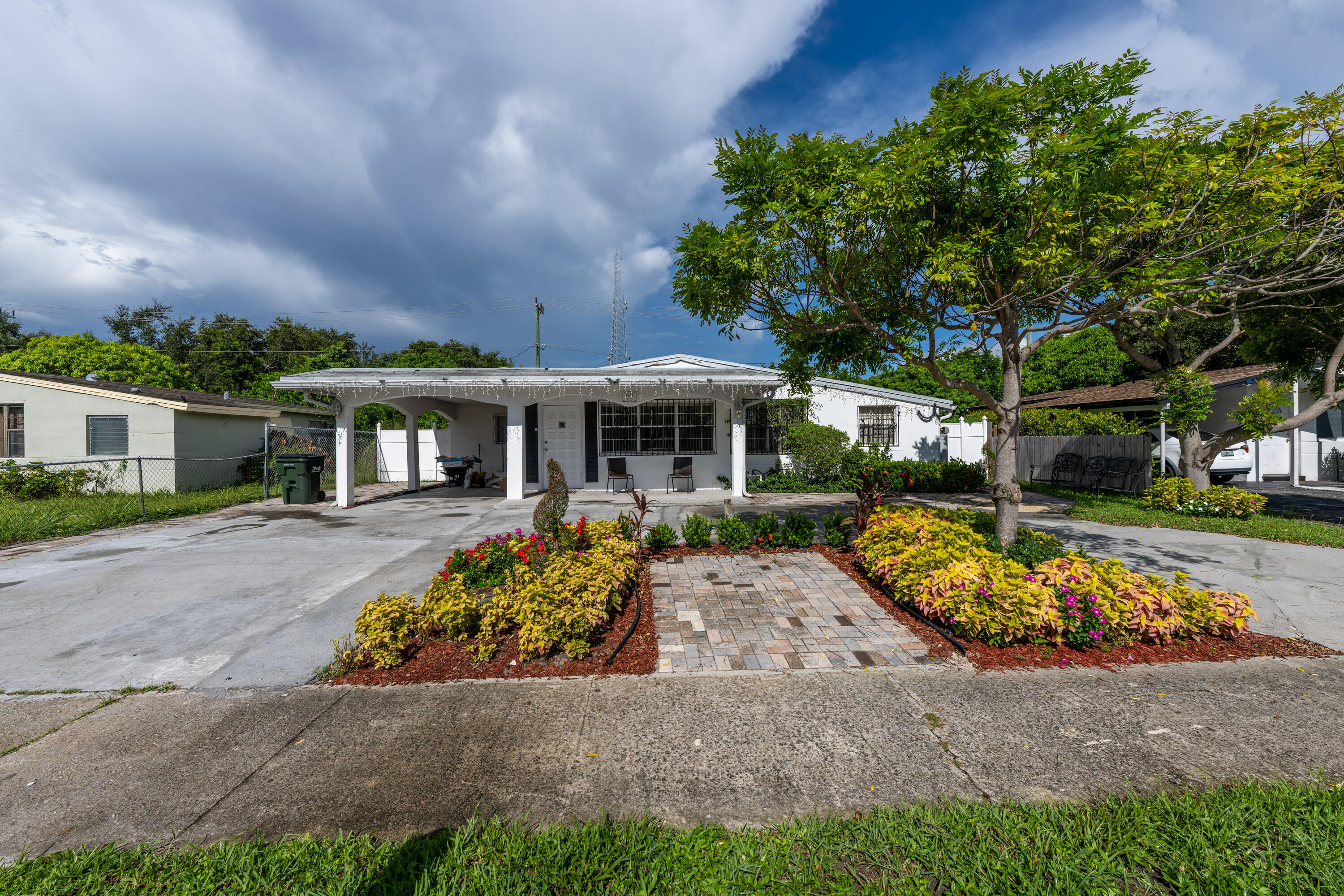 Foto de propiedad en 406 SW 15TH Terrace, Delray Beach, FL 33444 Delray Beach con MLS# 