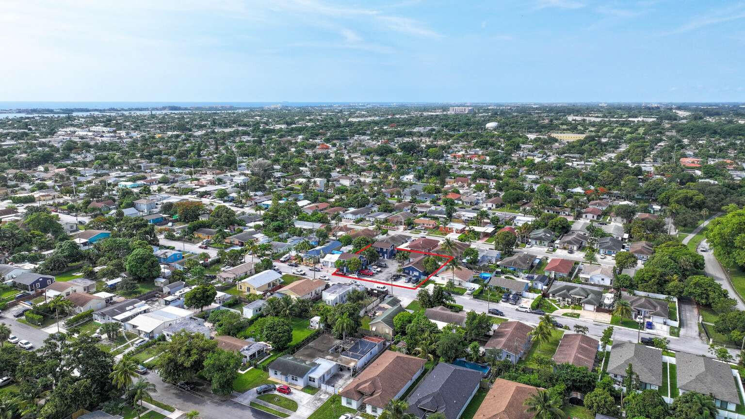Foto de propiedad en 1000 W LAKEWOOD Road, West Palm Beach, FL 33405 West Palm Beach con MLS# 