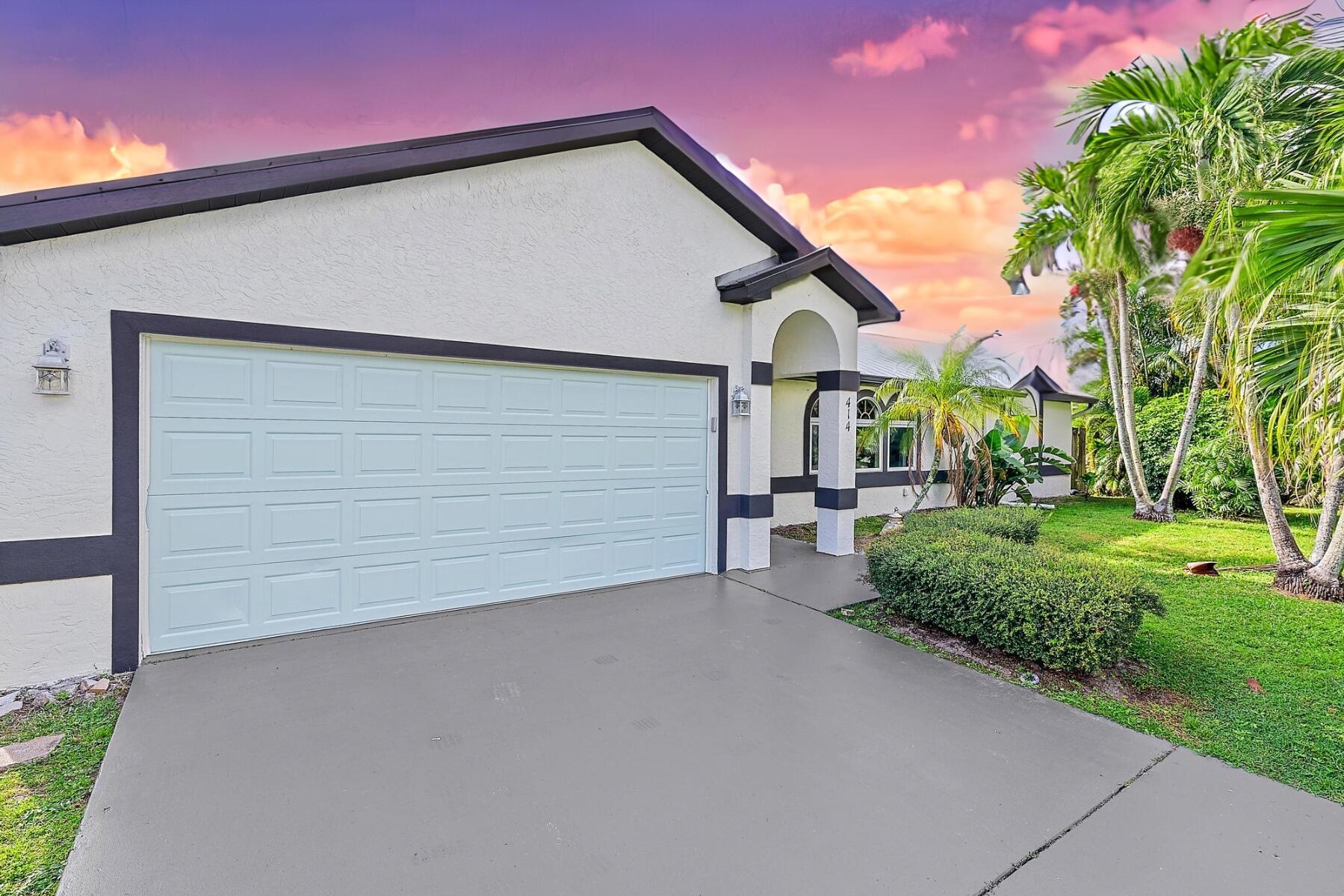 Foto de propiedad en 414 SW Lairo Avenue, Port St. Lucie, FL 34953 Port St. Lucie con MLS# 