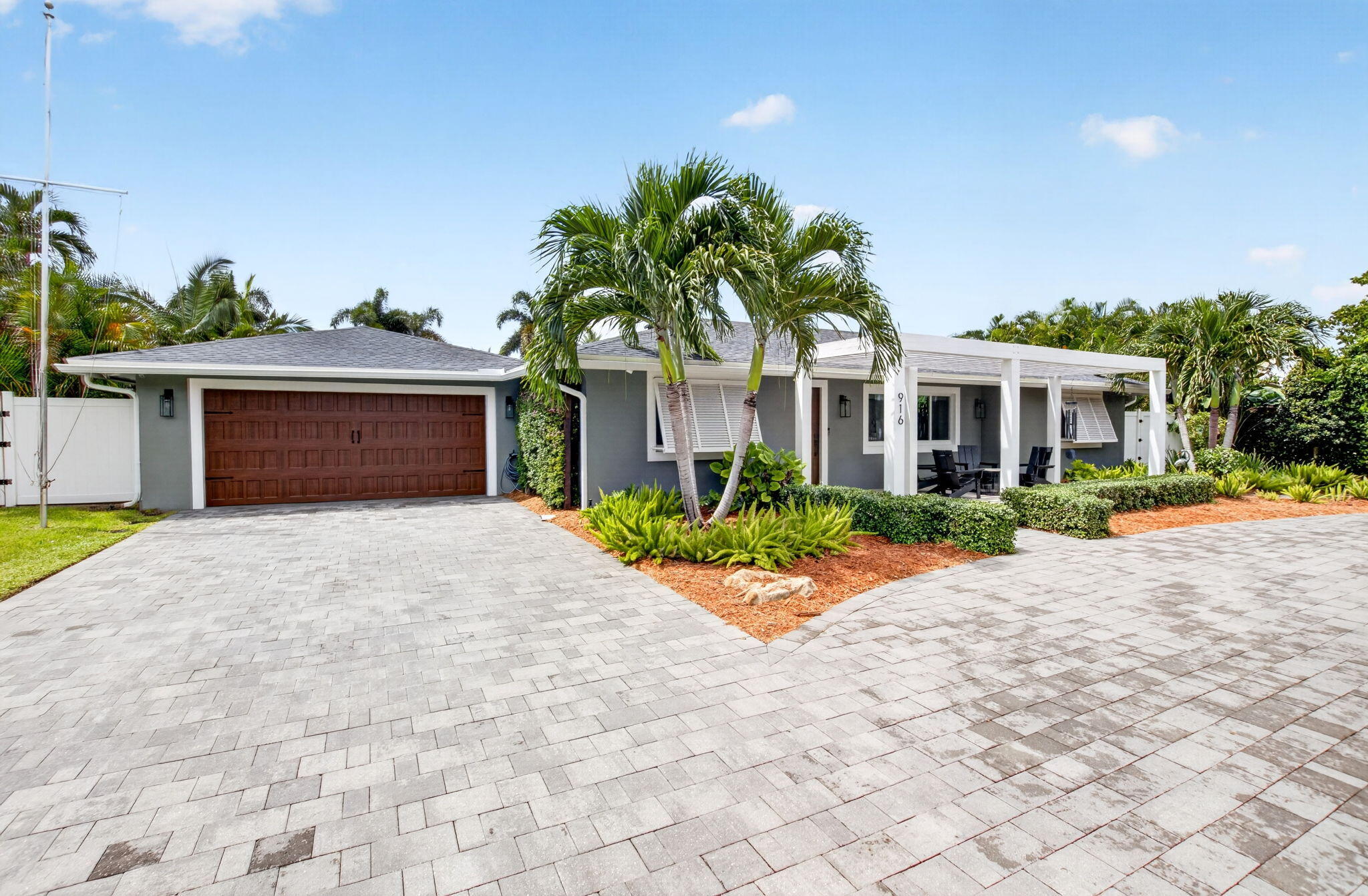 Foto de propiedad en 916 SW 36TH Court, Boynton Beach, FL 33435 Boynton Beach con MLS# 