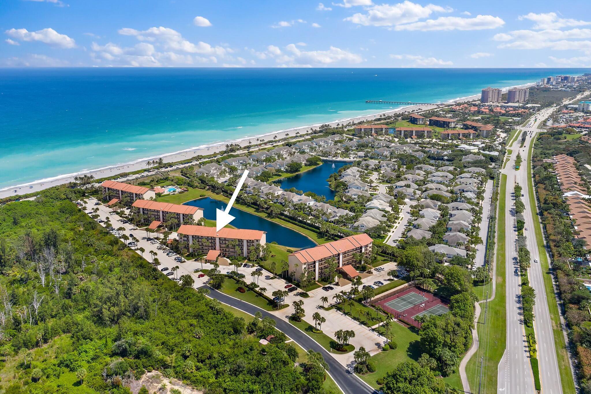 Foto de propiedad en 301 Ocean Bluffs Boulevard 202, Jupiter, FL 33477 Jupiter con MLS# 