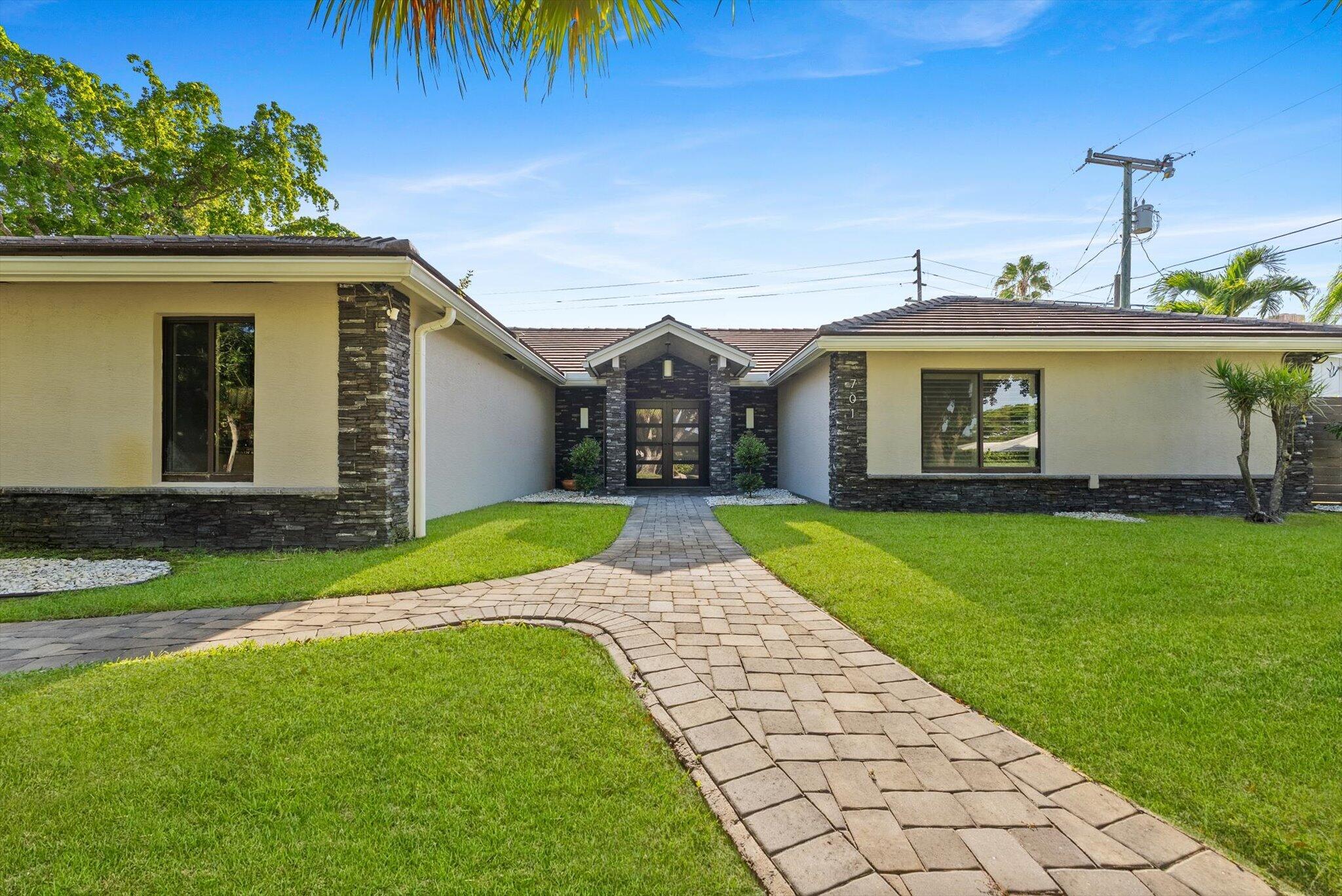 Foto de propiedad en 701 Buoy Road, North Palm Beach, FL 33408 North Palm Beach con MLS# 
