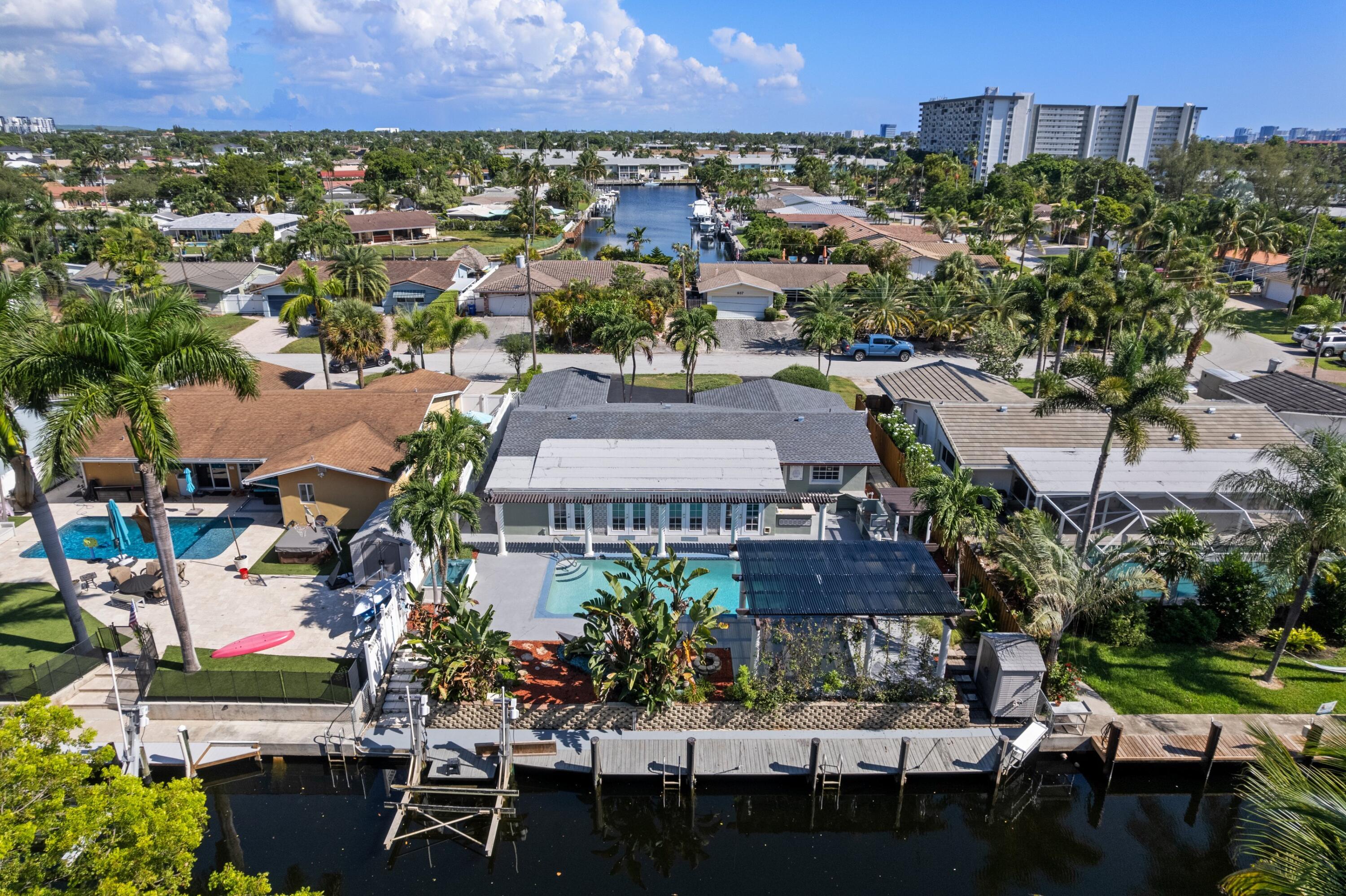 Foto de propiedad en 930 SE 10TH Court, Pompano Beach, FL 33060 Pompano Beach con MLS# 