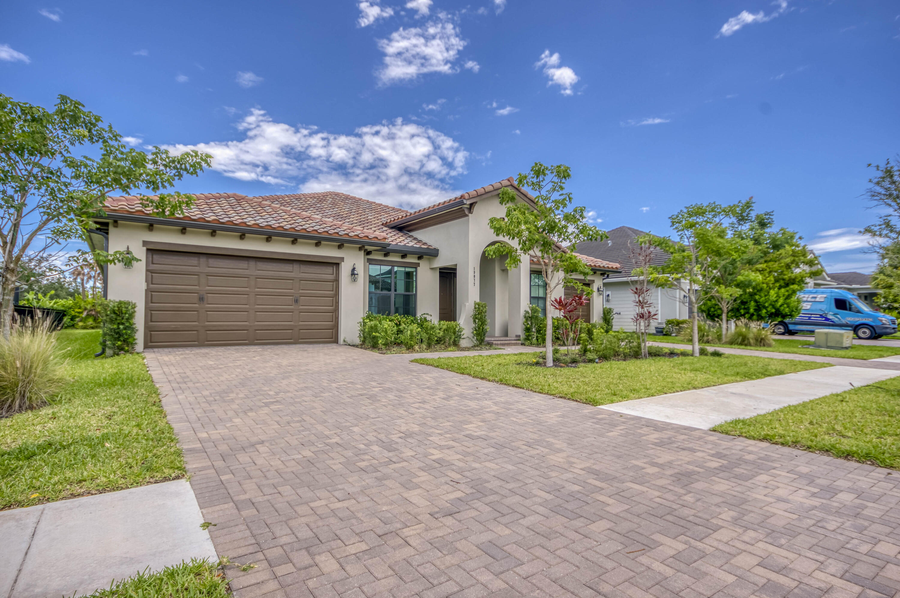 Foto de propiedad en 19077 Fly Rod Run, The Acreage, FL 33470 The Acreage con MLS# 