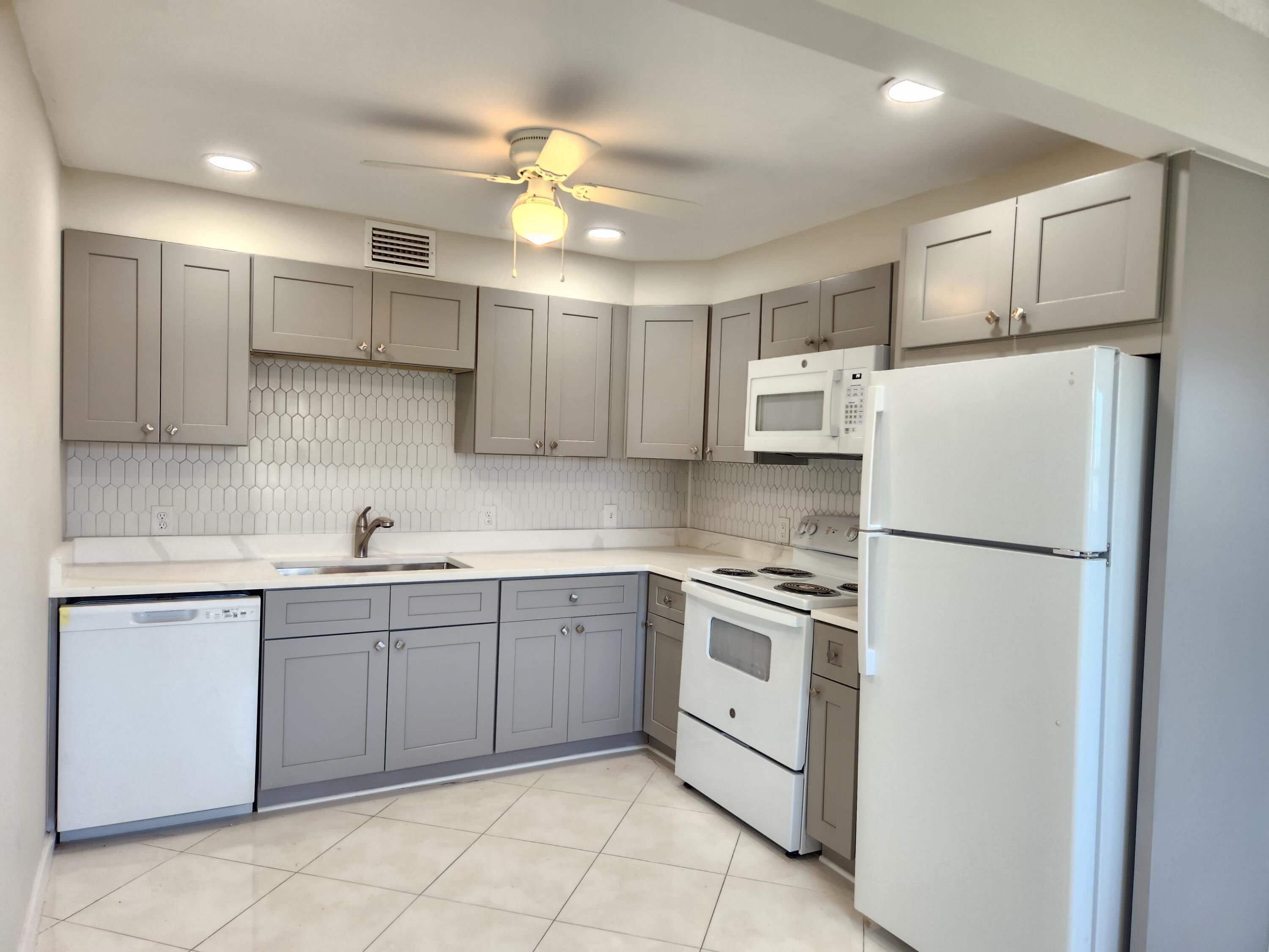 Foto de propiedad en 3025 Newcastle B, Boca Raton, FL 33434 Boca Raton con MLS# 