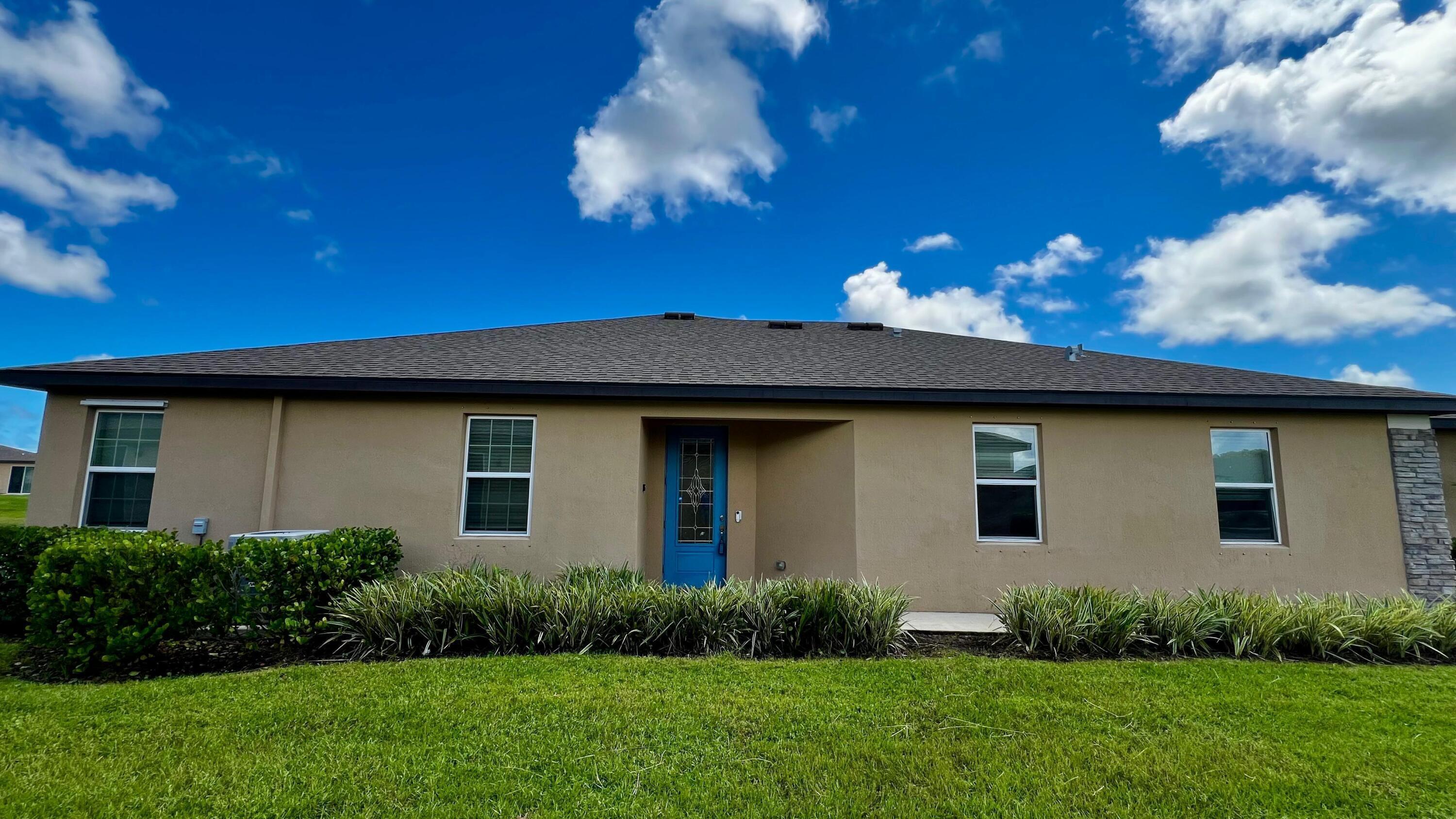 Foto de propiedad en 5208 JOVIAL Court, Fort Pierce, FL 34947 Fort Pierce con MLS# 
