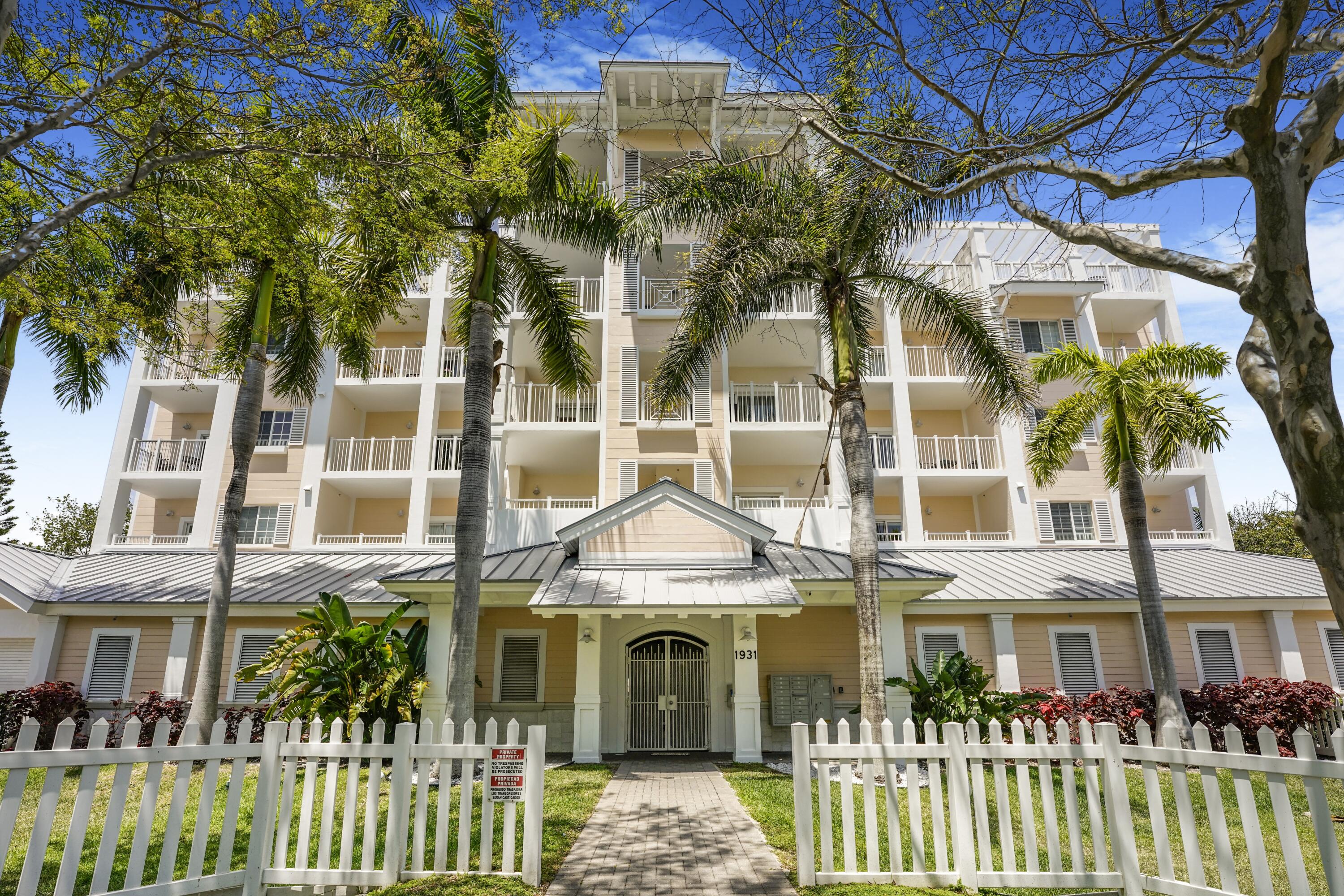 Foto de propiedad en 1931 NE 2ND Street 301, Deerfield Beach, FL 33441 Deerfield Beach con MLS# 