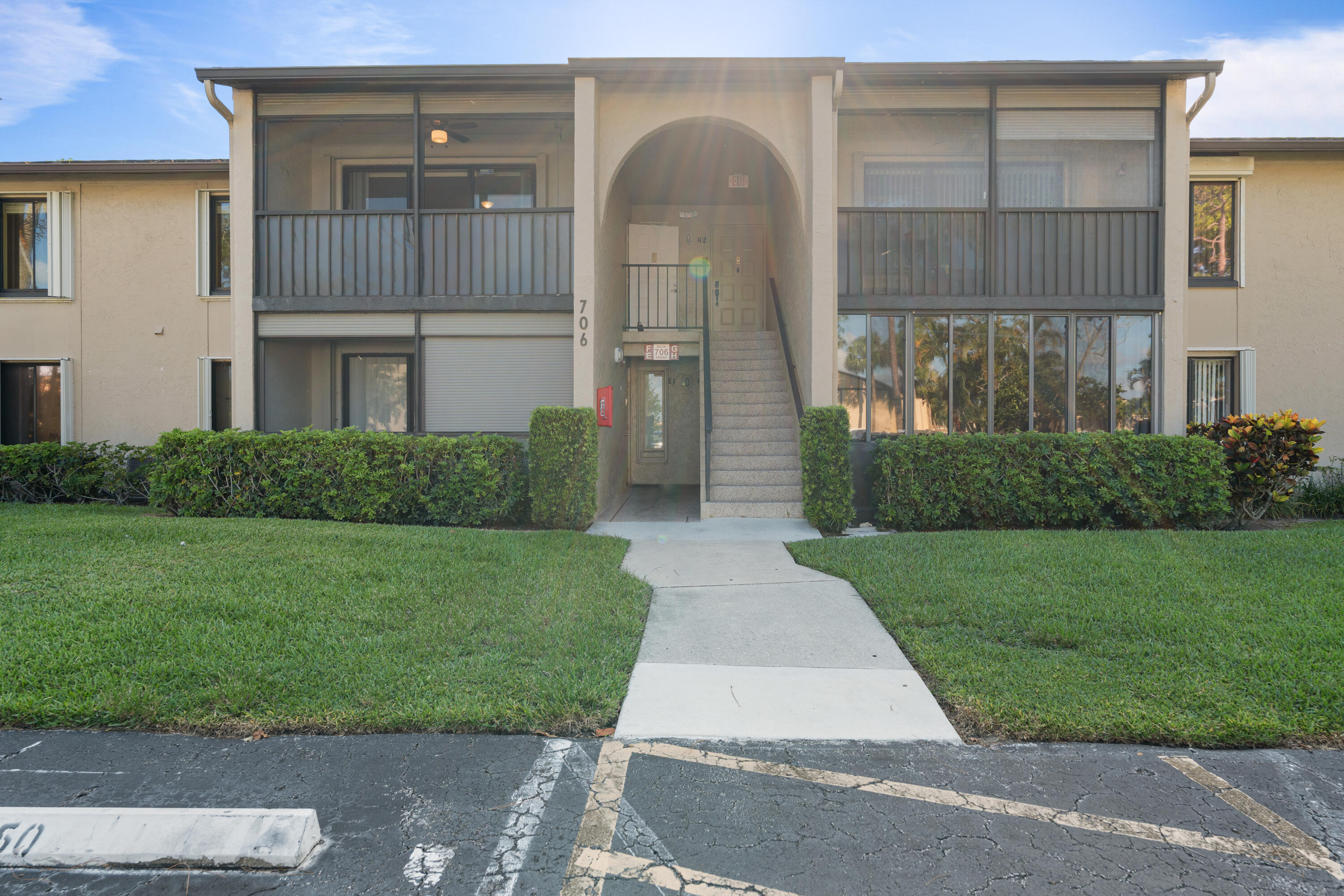 Foto de propiedad en 706 Sunny Pine Way E2, Greenacres, FL 33415 Greenacres con MLS# 