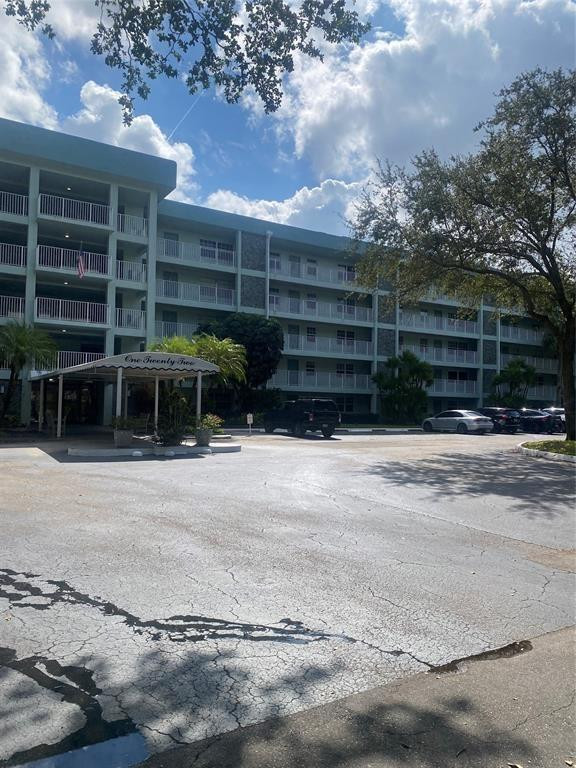 Foto de propiedad en 802 Cypress Grove Lane 408, Pompano Beach, FL 33069 Pompano Beach con MLS# 