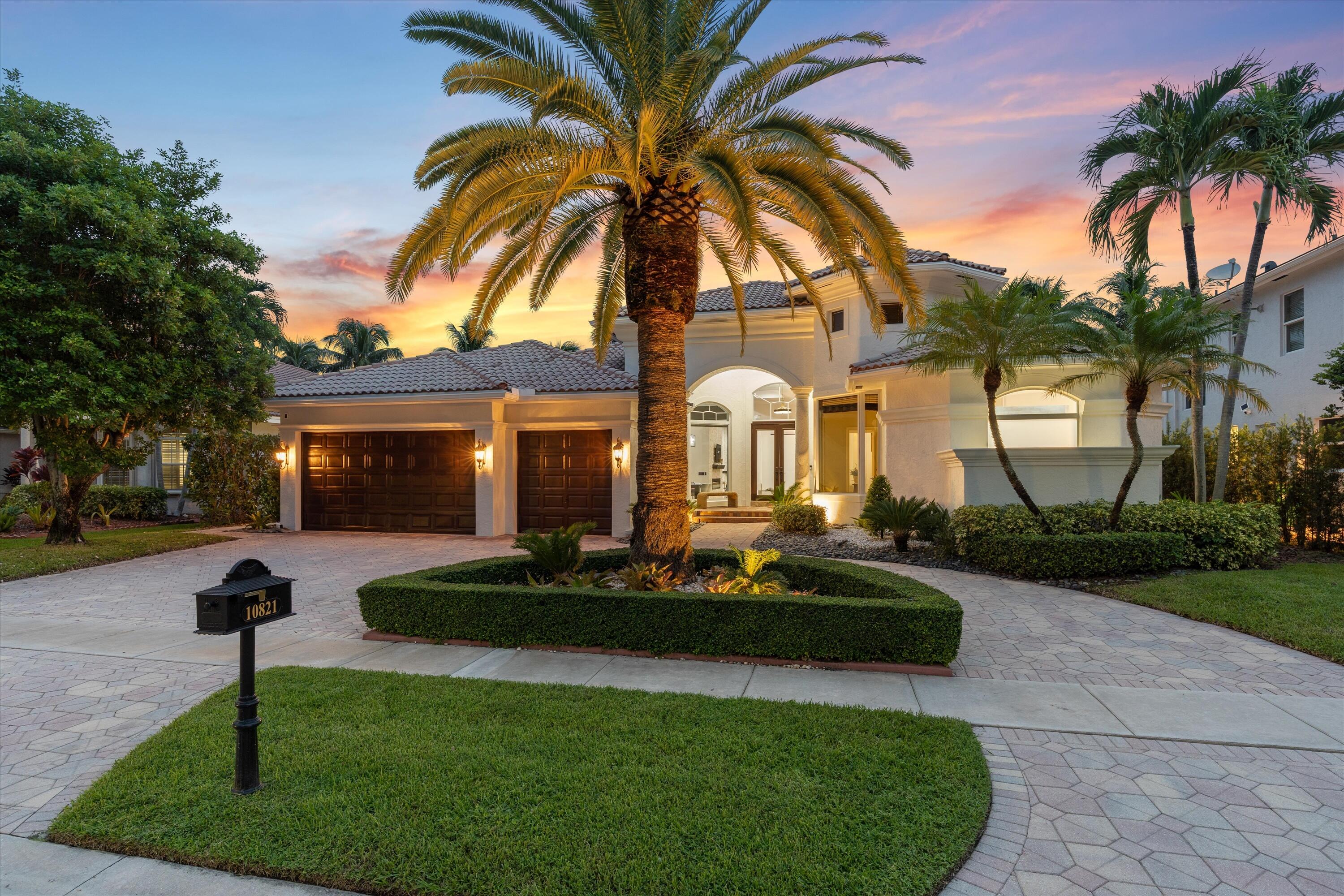 Foto de propiedad en 10821 Blue Palm Street, Plantation, FL 33324 Plantation con MLS# 