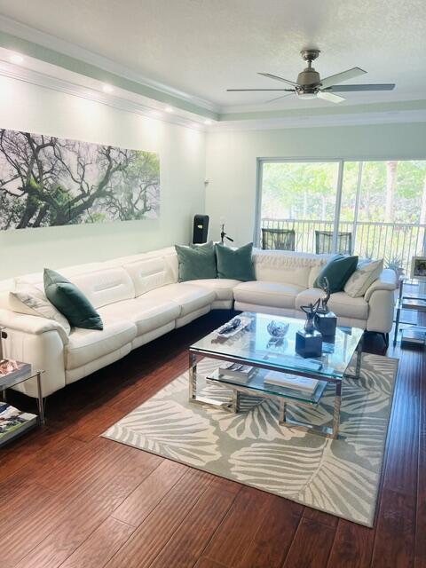 Foto de propiedad en 4721 Lucerne Lakes Boulevard E 725, Lake Worth, FL 33467 Lake Worth con MLS# 