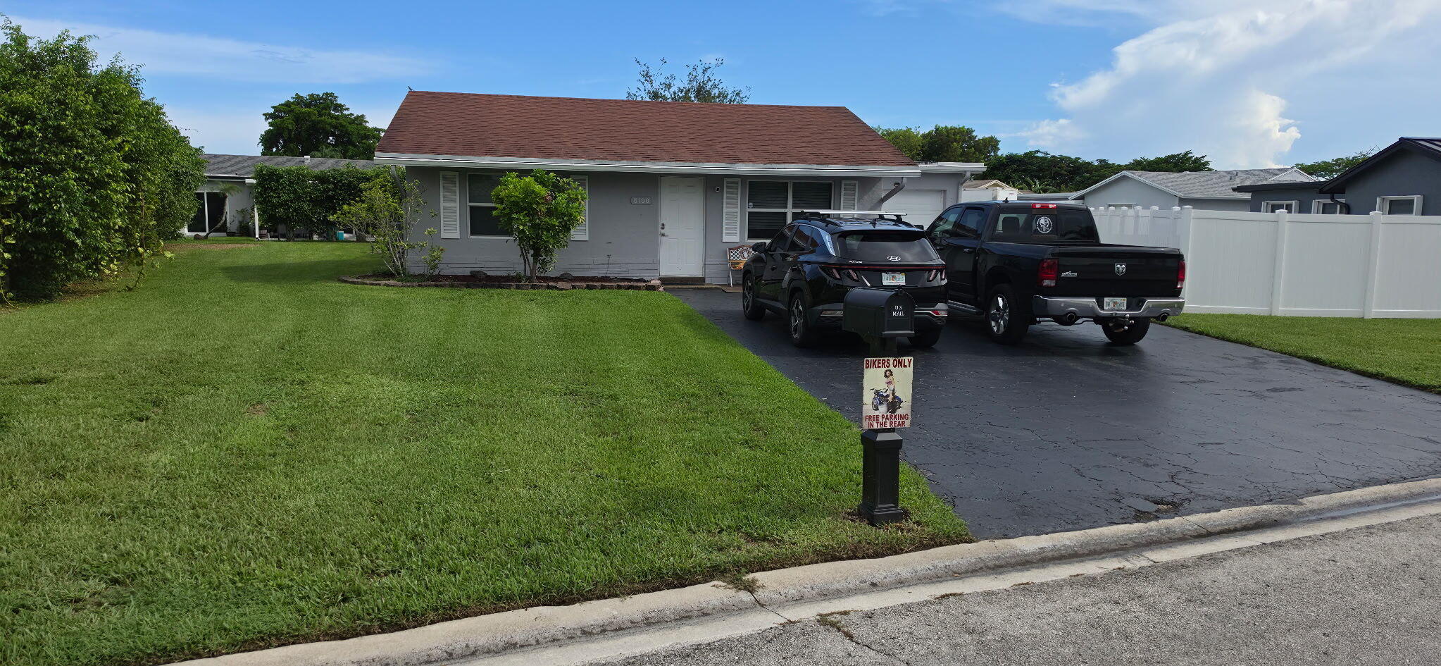 Foto de propiedad en 8100 NW 102nd Terrace, Tamarac, FL 33321 Tamarac con MLS# 