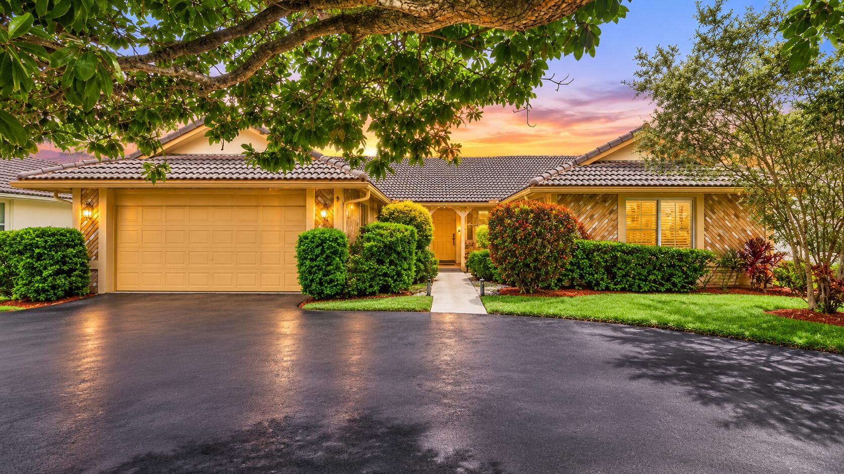 Foto de propiedad en 2111 NW 86TH Way, Coral Springs, FL 33071 Coral Springs con MLS# 