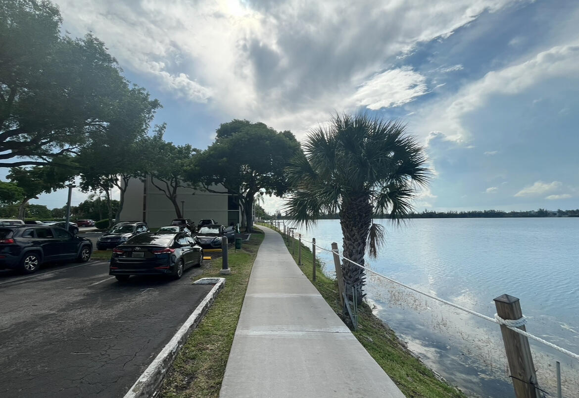 En Venta 114 LAKE EMERALD Drive 401, Oakland Park, FL 33309, Oakland Park, FL 33309