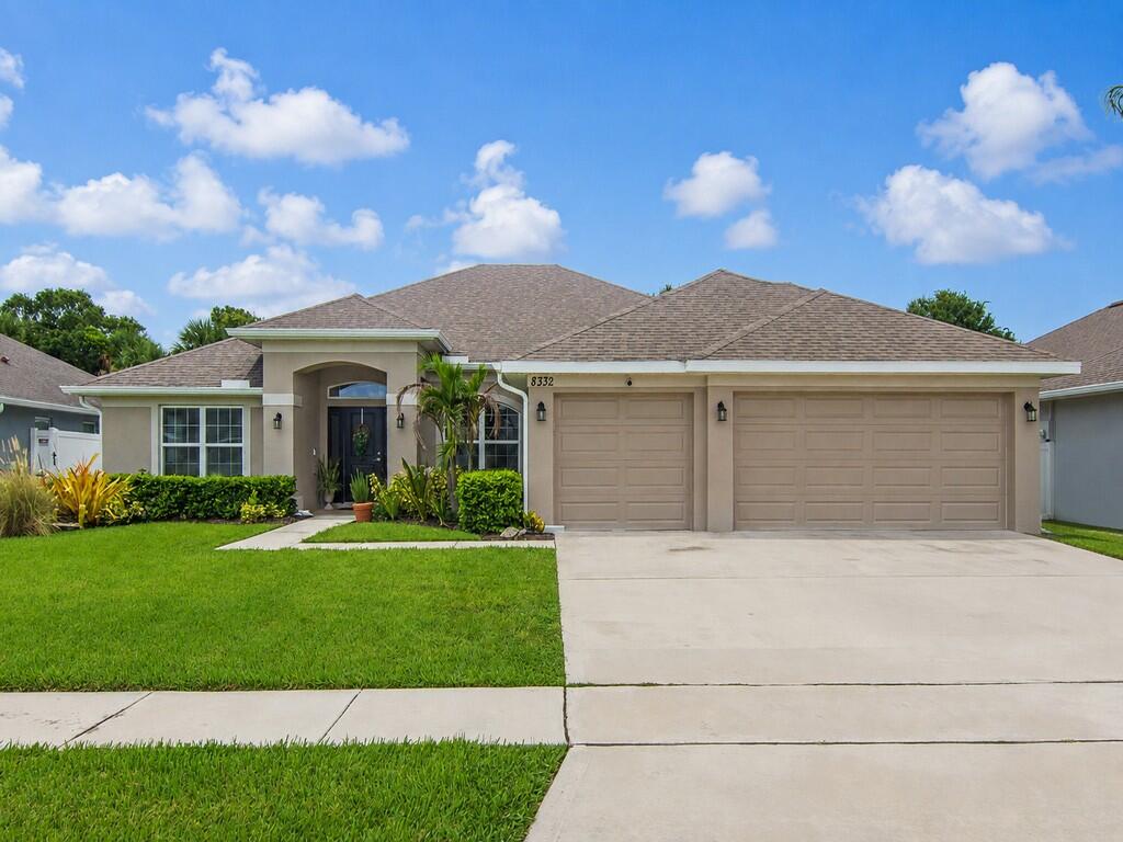 Foto de propiedad en 8332 Amalfi Circle, Fort Pierce, FL 34951 Fort Pierce con MLS# 