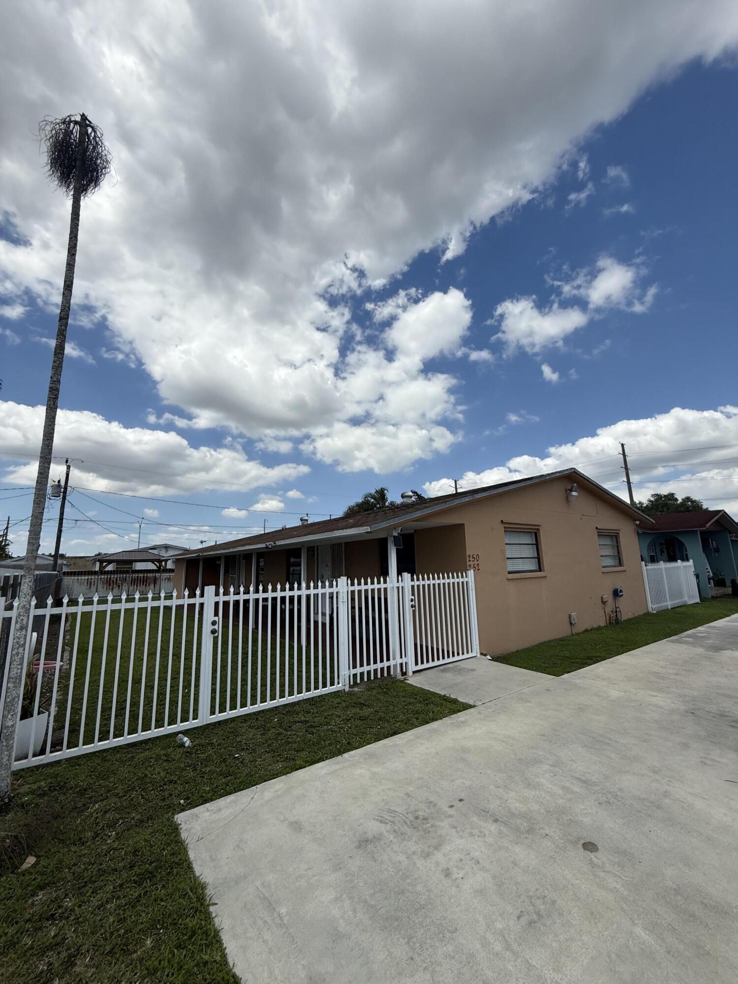 En Venta 250 SW 76th Court, Miami, FL 33144, Miami, FL 33144