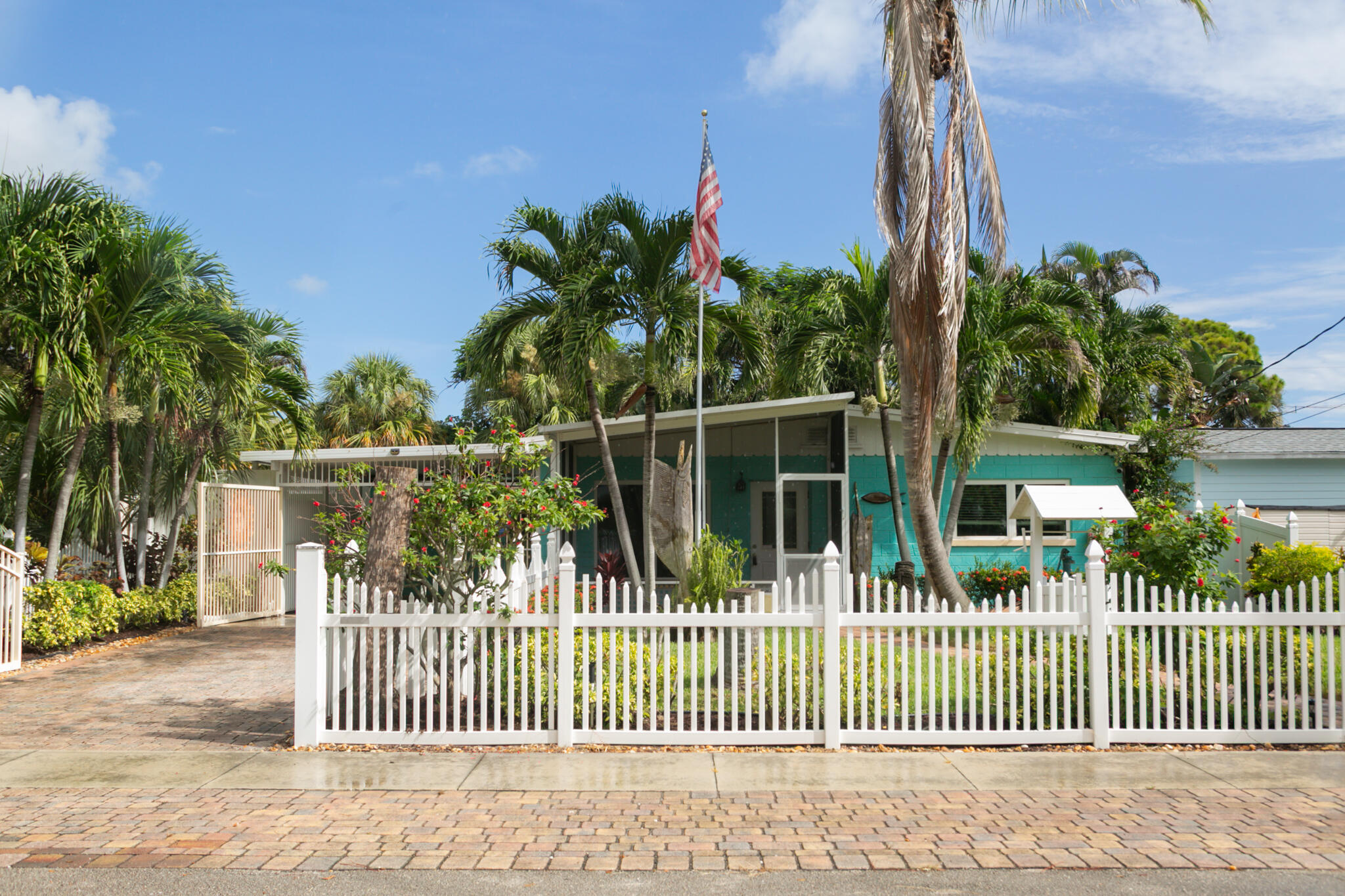 En Venta 665 NE Bernard Street, Jensen Beach, FL 34957, Jensen Beach, FL 34957