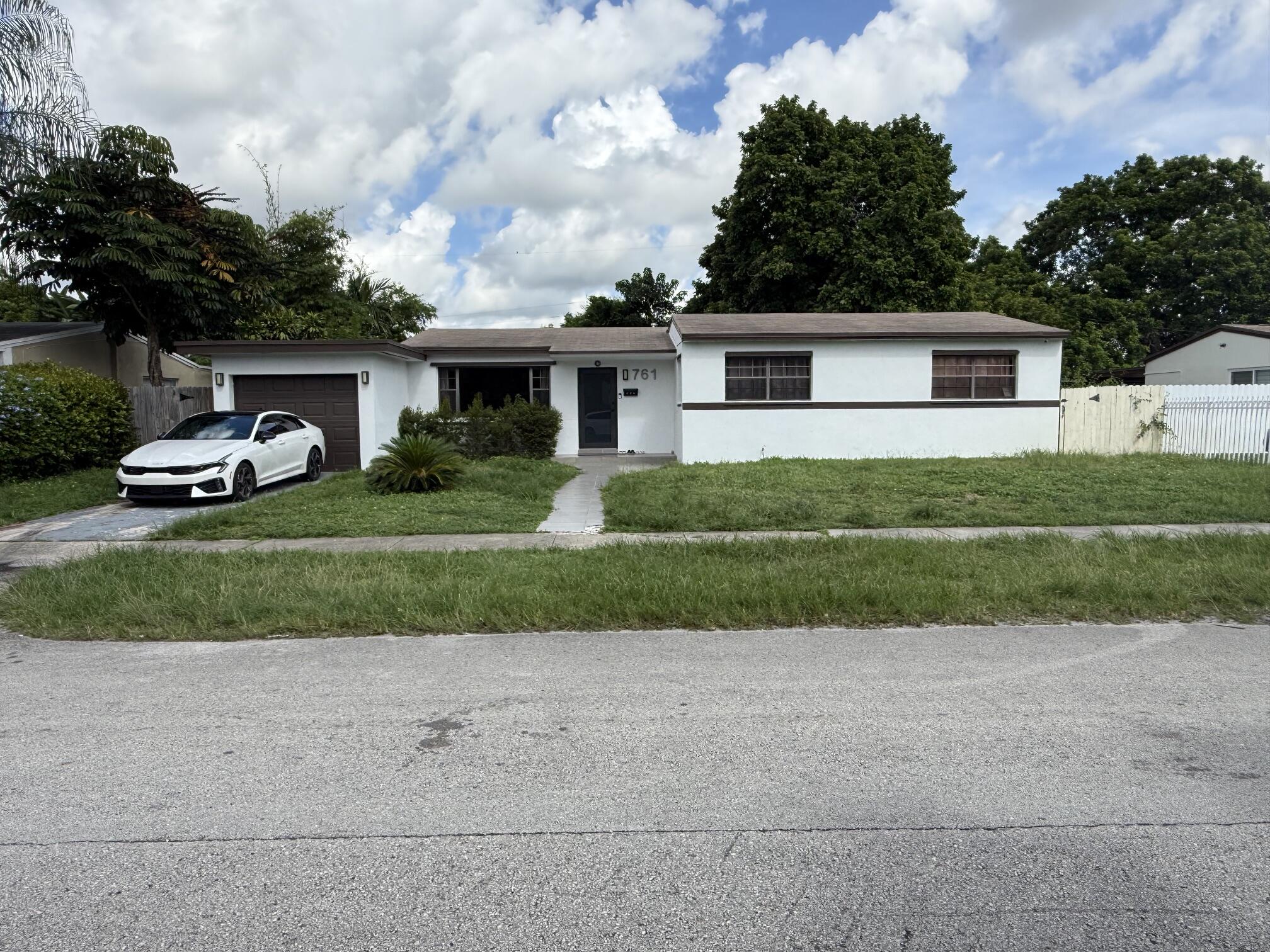 Foto de propiedad en 761 NW 183RD Drive, Miami Gardens, FL 33169 Miami Gardens con MLS# 