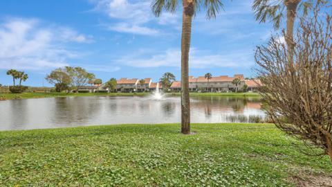 Foto de propiedad en 402 SEA OATS Drive E, Juno Beach, FL 33408 Juno Beach con MLS# 