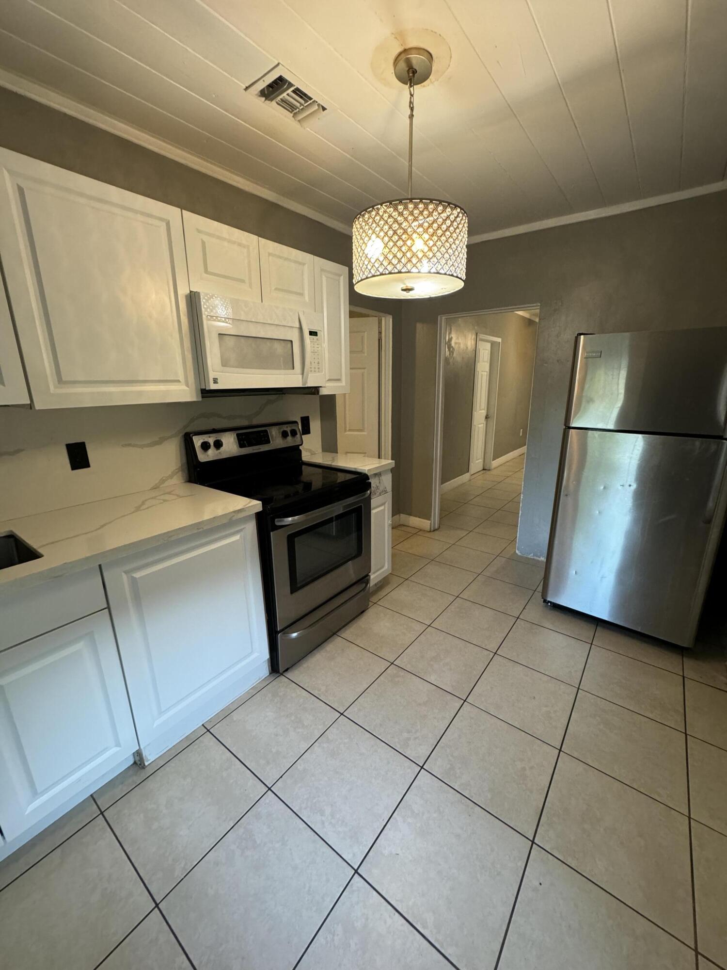 Foto de propiedad en 715 S B Street, Lake Worth Beach, FL 33460 Lake Worth Beach con MLS# 
