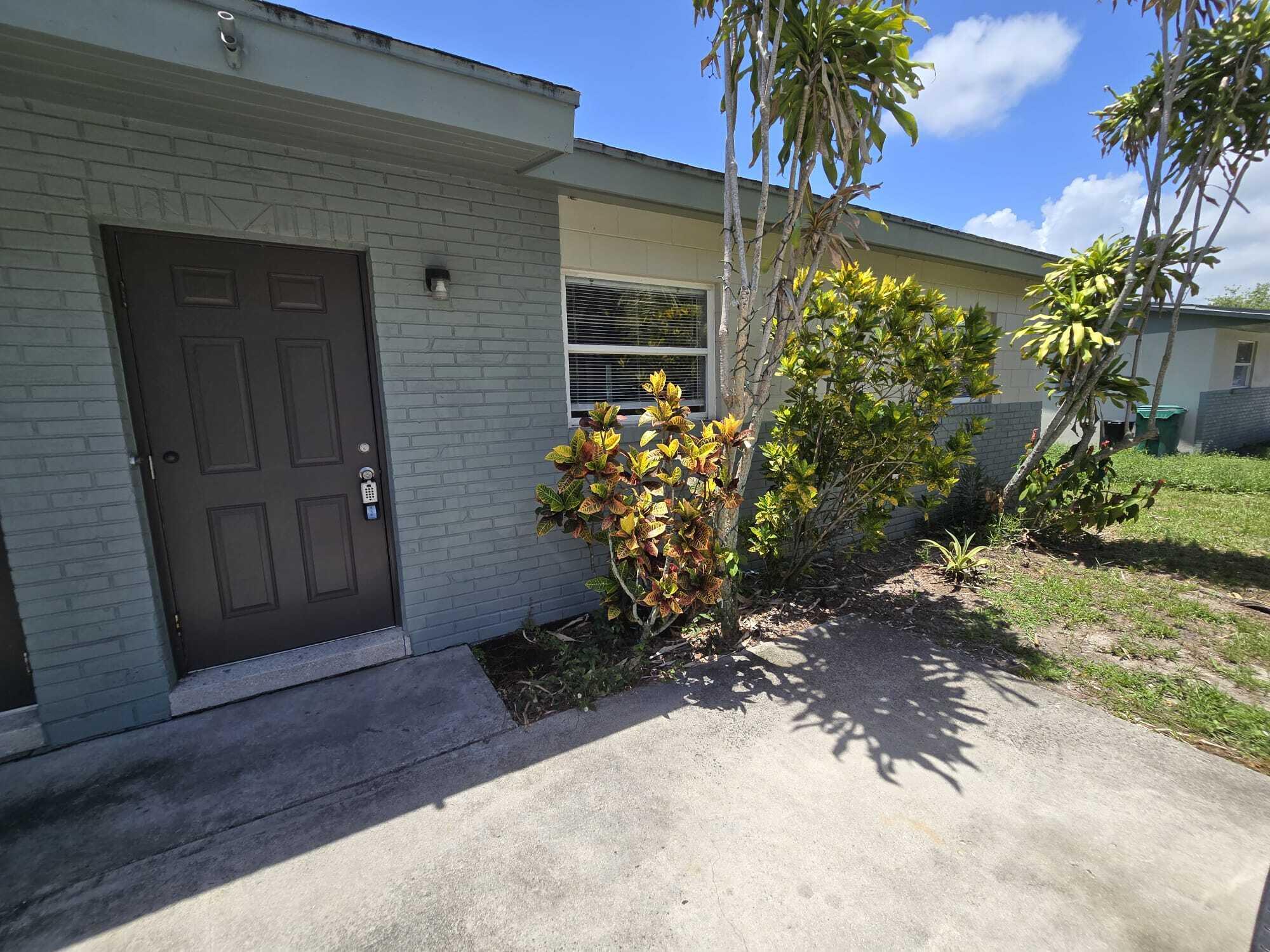 Foto de propiedad en 4003 AVENUE I A, Fort Pierce, FL 34947 Fort Pierce con MLS# 