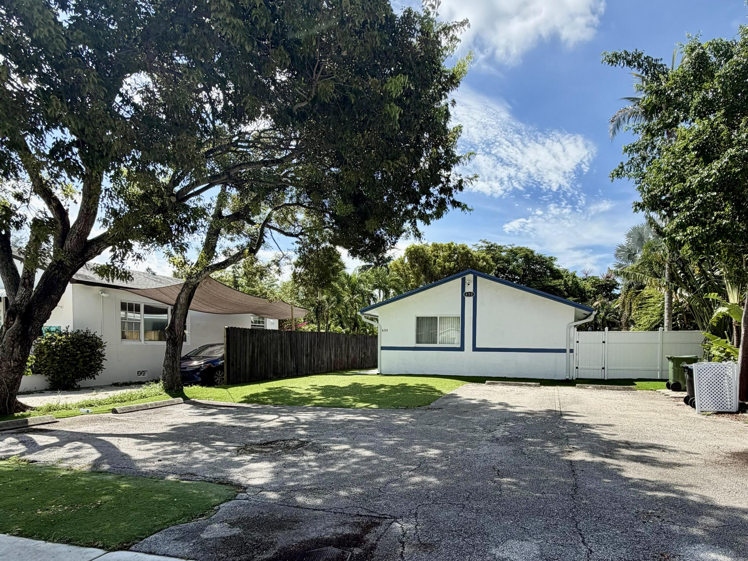 Foto de propiedad en 650 NE 15TH Street A - B, Fort Lauderdale, FL 33304 Fort Lauderdale con MLS# 