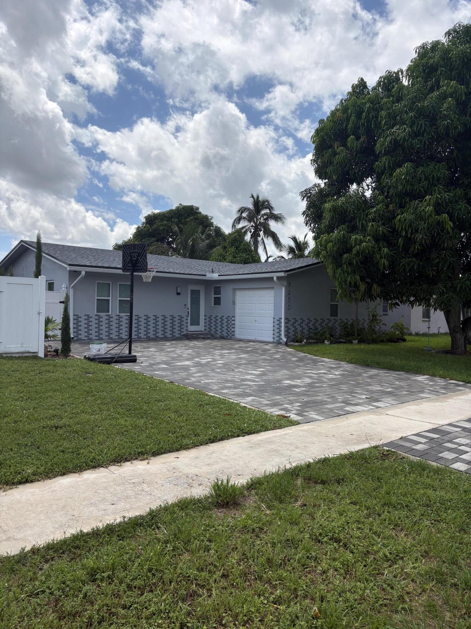 En Renta 8250 SW 8TH Court, North Lauderdale, FL 33068, North Lauderdale, FL 33068