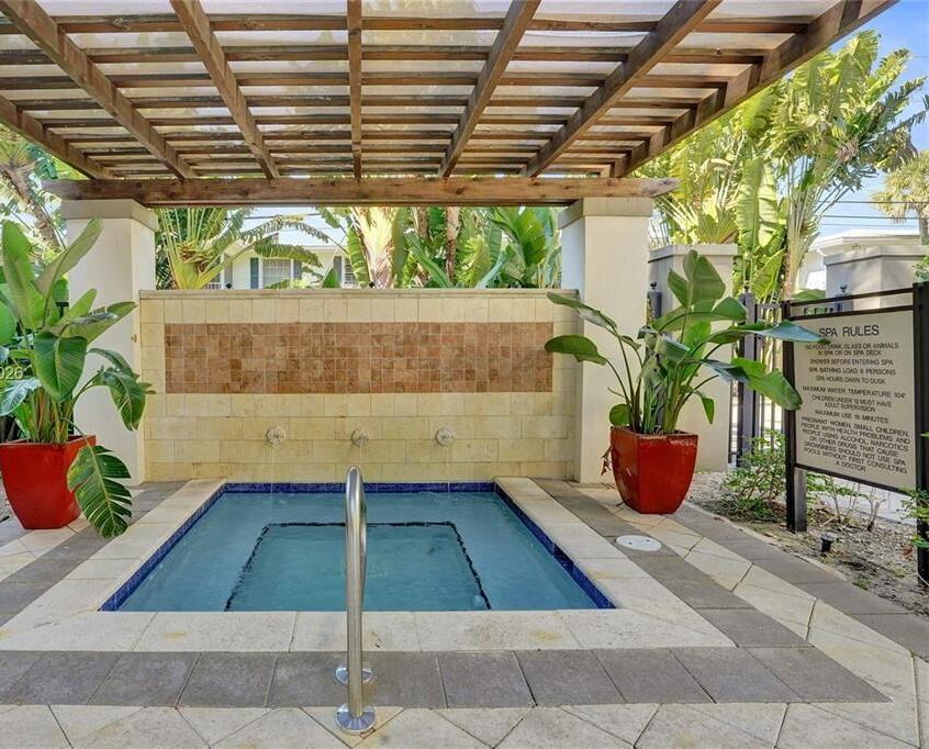Foto de propiedad en 2421 NE 65TH Street 608, Fort Lauderdale, FL 33308 Fort Lauderdale con MLS#